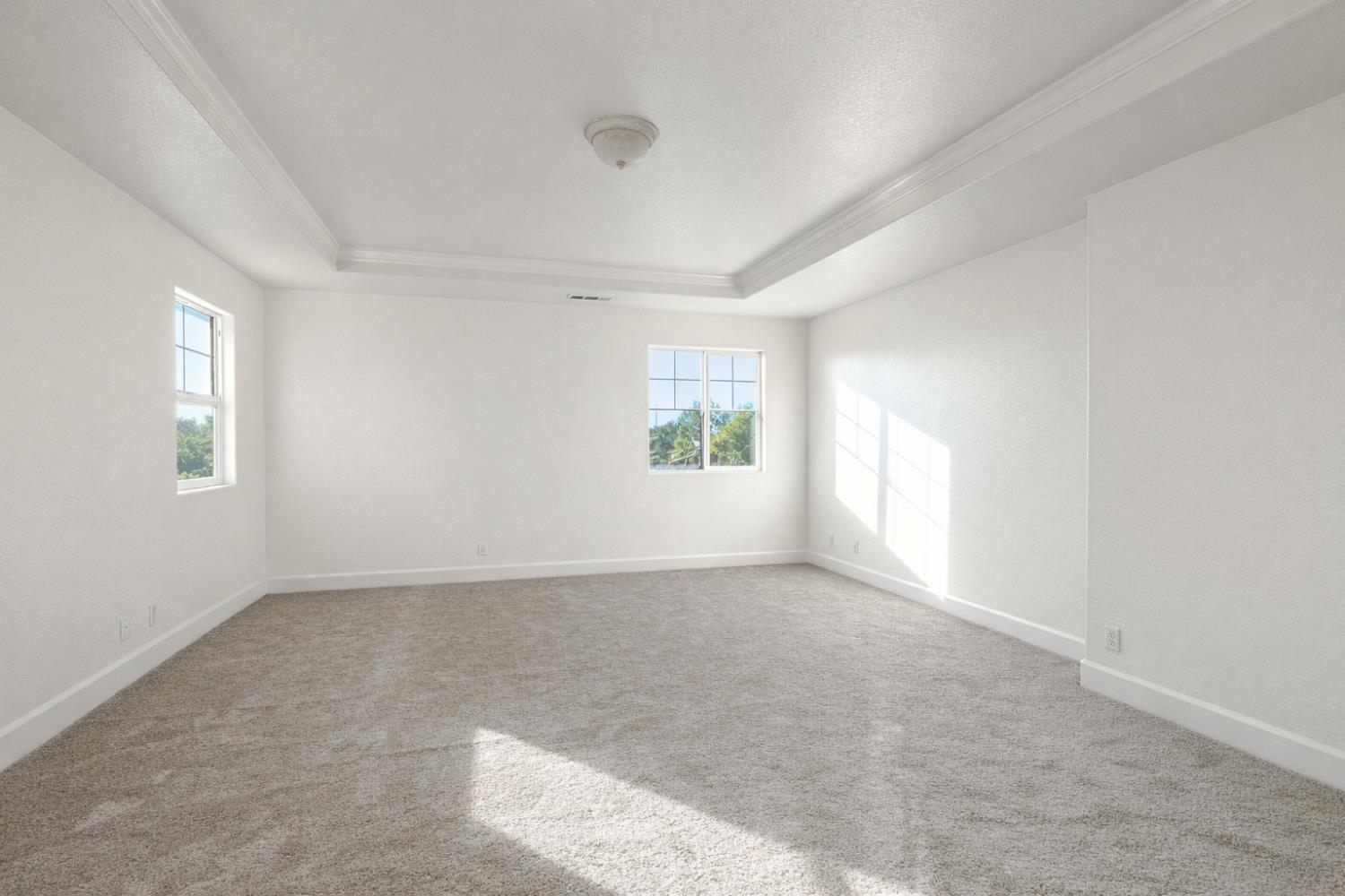 2325 S Creekside Dr, Los Banos, CA 93635