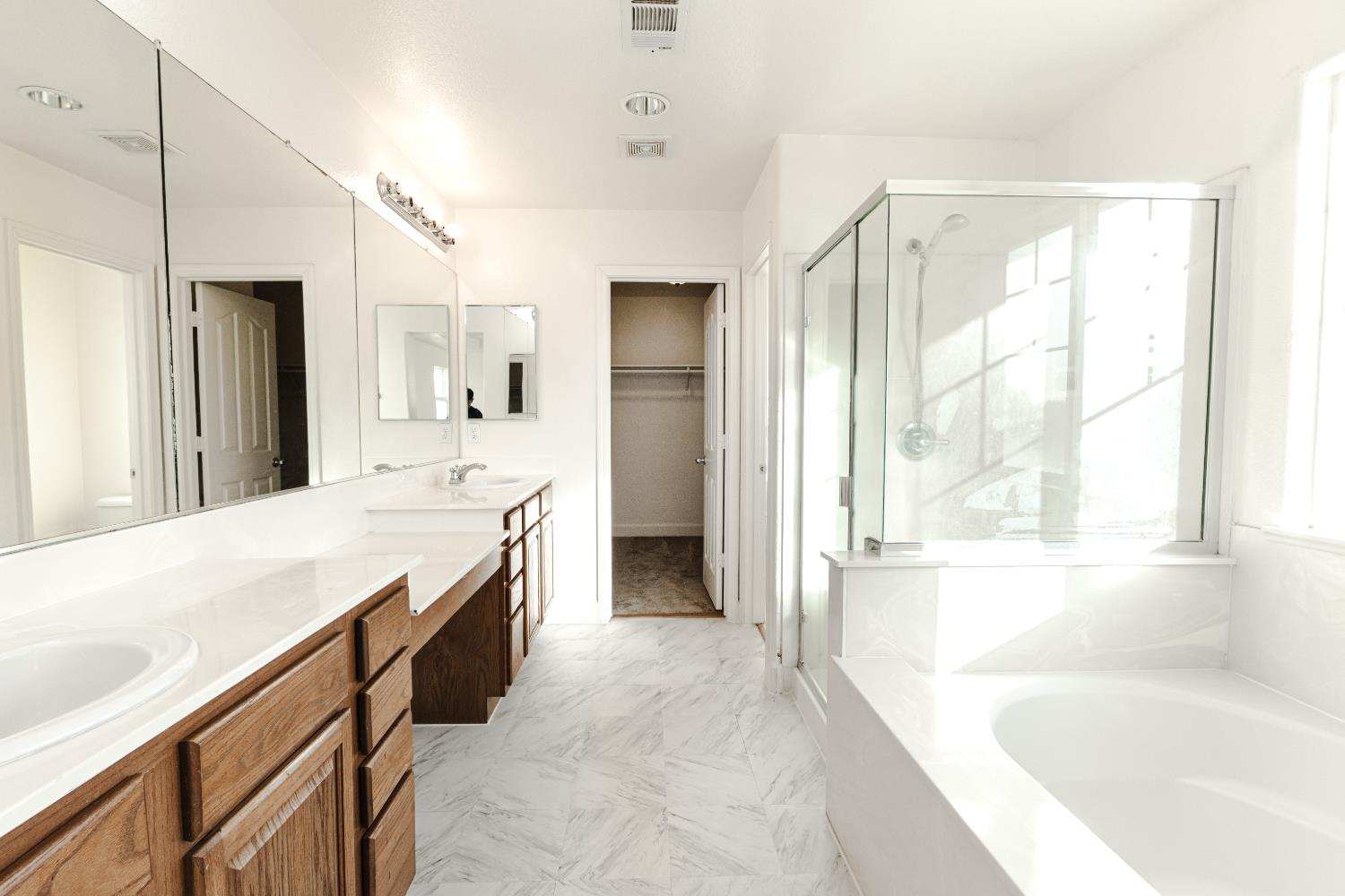 2325 S Creekside Dr, Los Banos, CA 93635