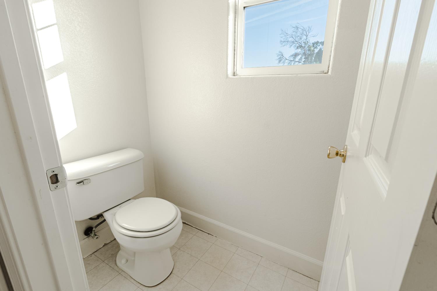 2325 S Creekside Dr, Los Banos, CA 93635