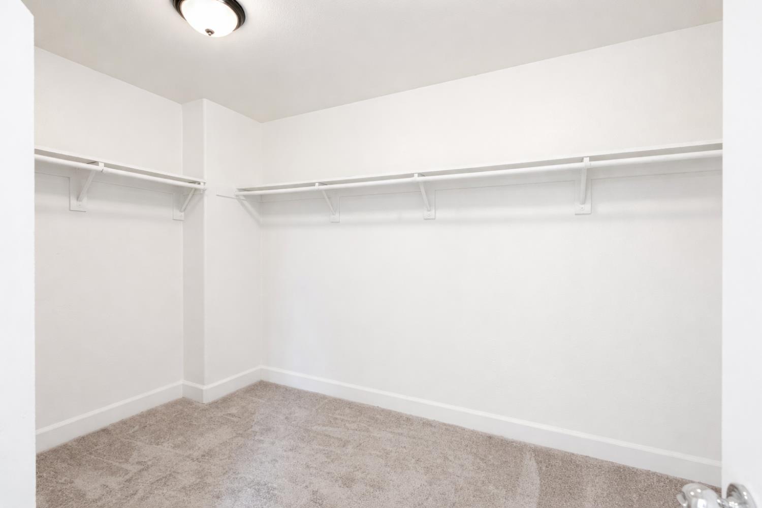 2325 S Creekside Dr, Los Banos, CA 93635