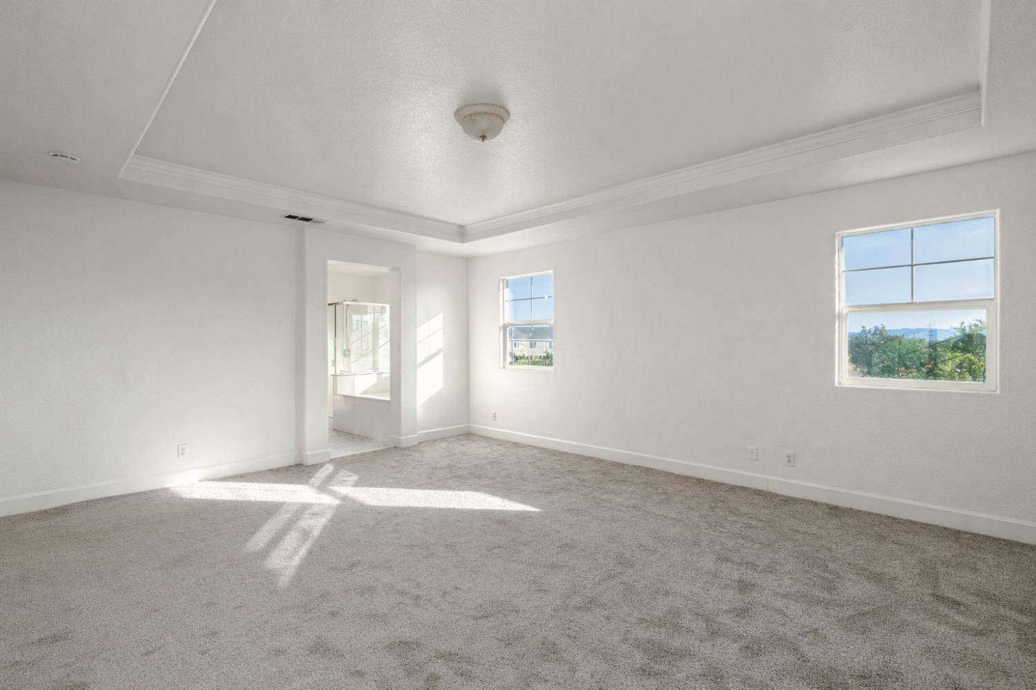 2325 S Creekside Dr, Los Banos, CA 93635