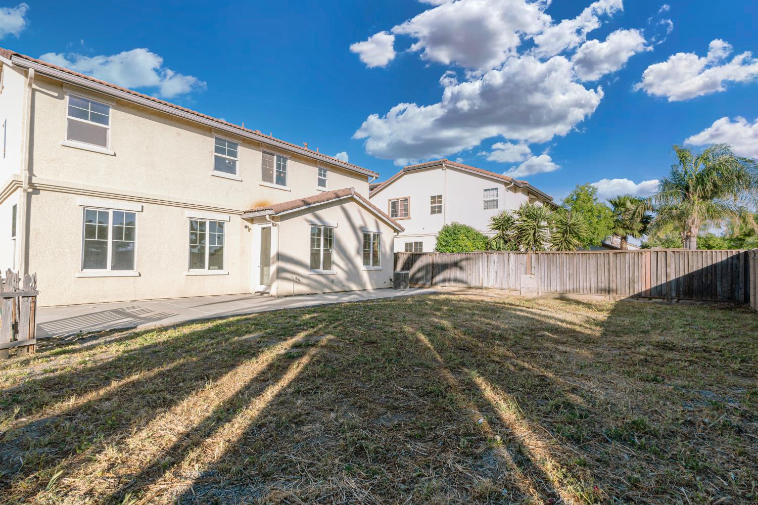 2325 S Creekside Dr, Los Banos, CA 93635