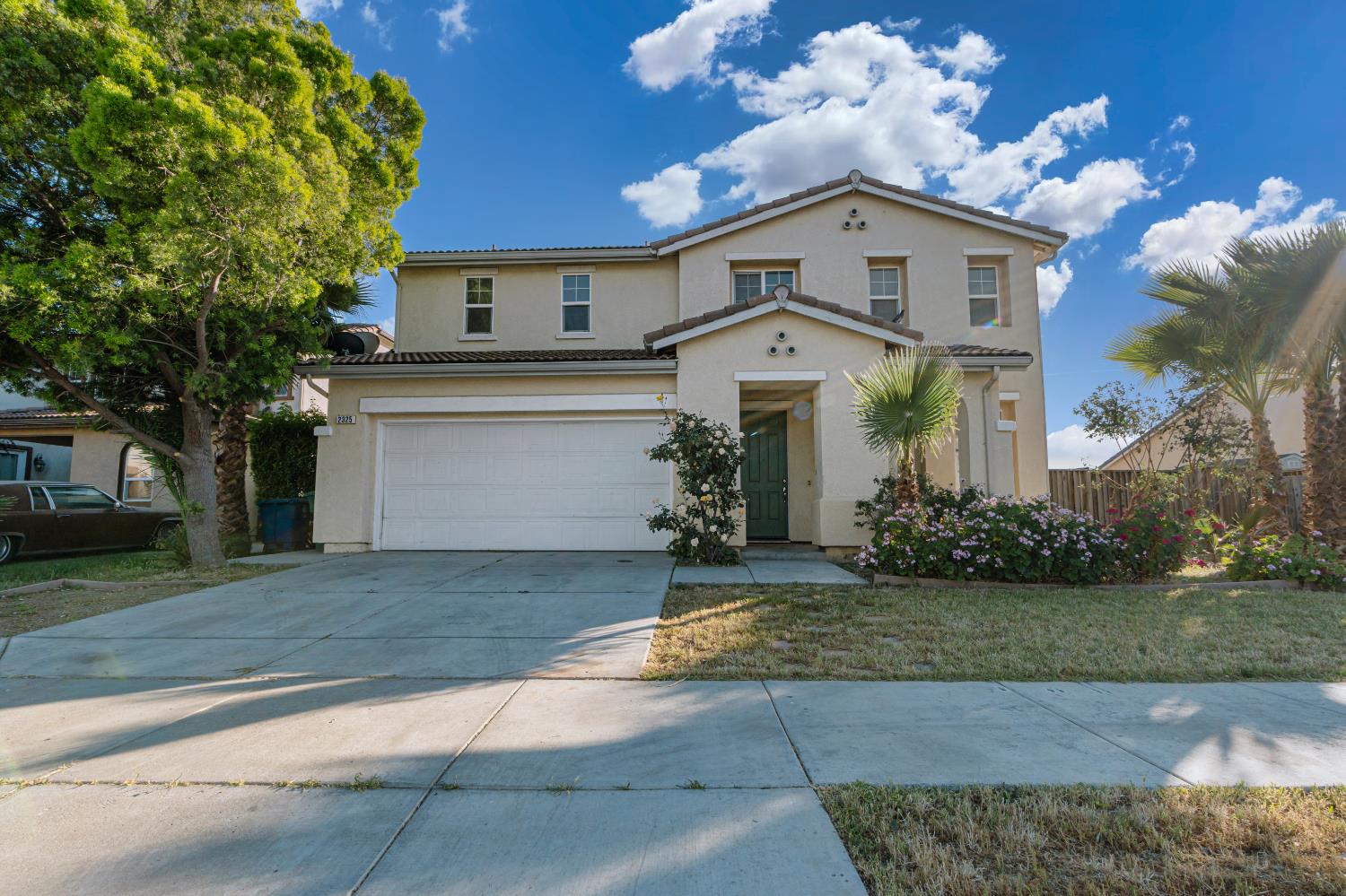 2325 S Creekside Dr, Los Banos, CA 93635