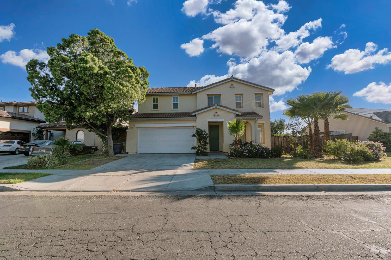 2325 S Creekside Dr, Los Banos, CA 93635