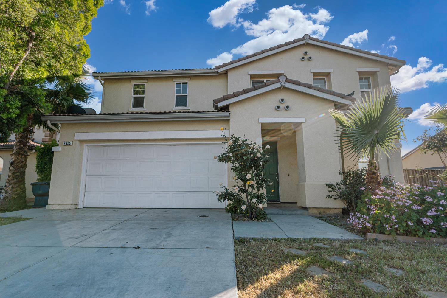 2325 S Creekside Dr, Los Banos, CA 93635