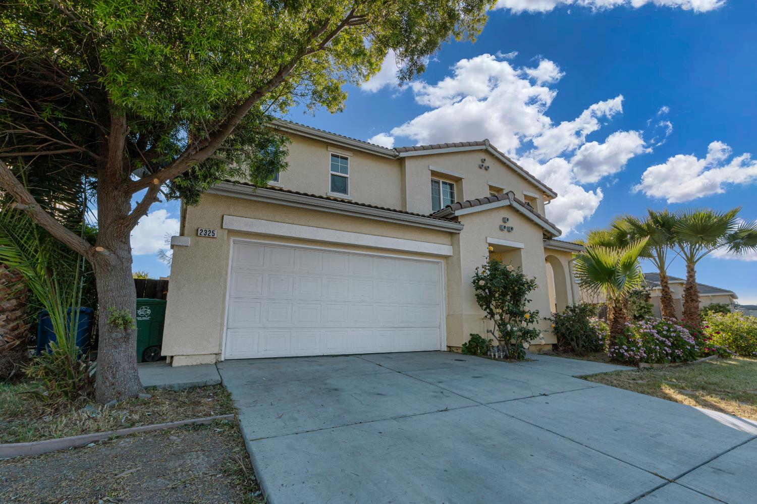 2325 S Creekside Dr, Los Banos, CA 93635