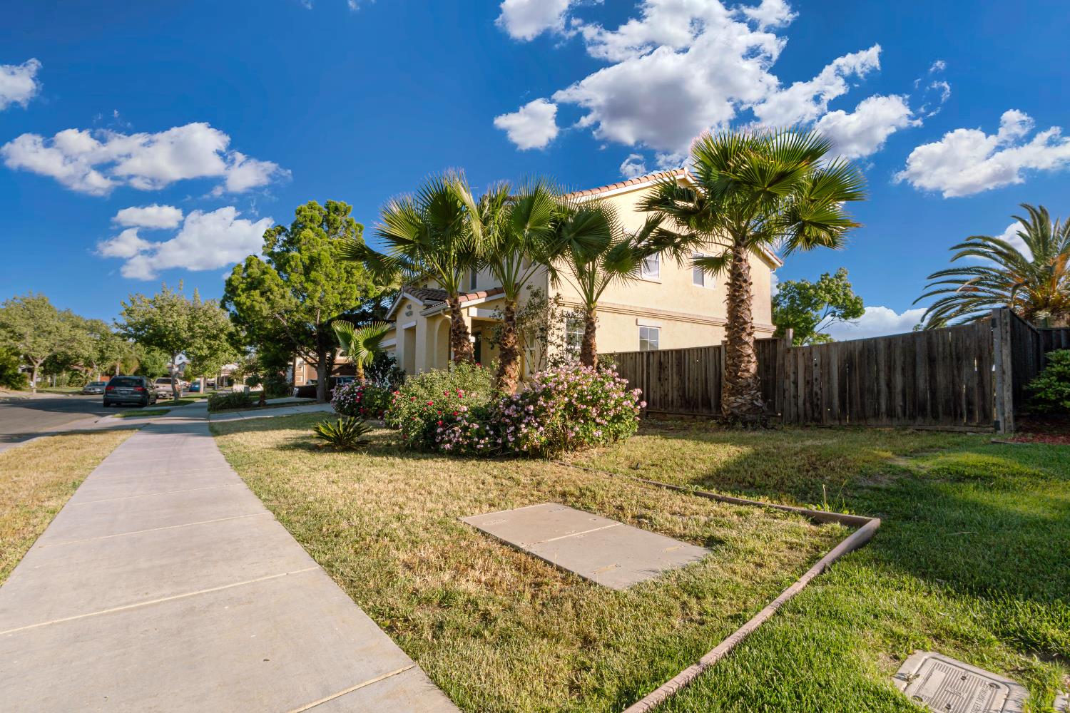 2325 S Creekside Dr, Los Banos, CA 93635