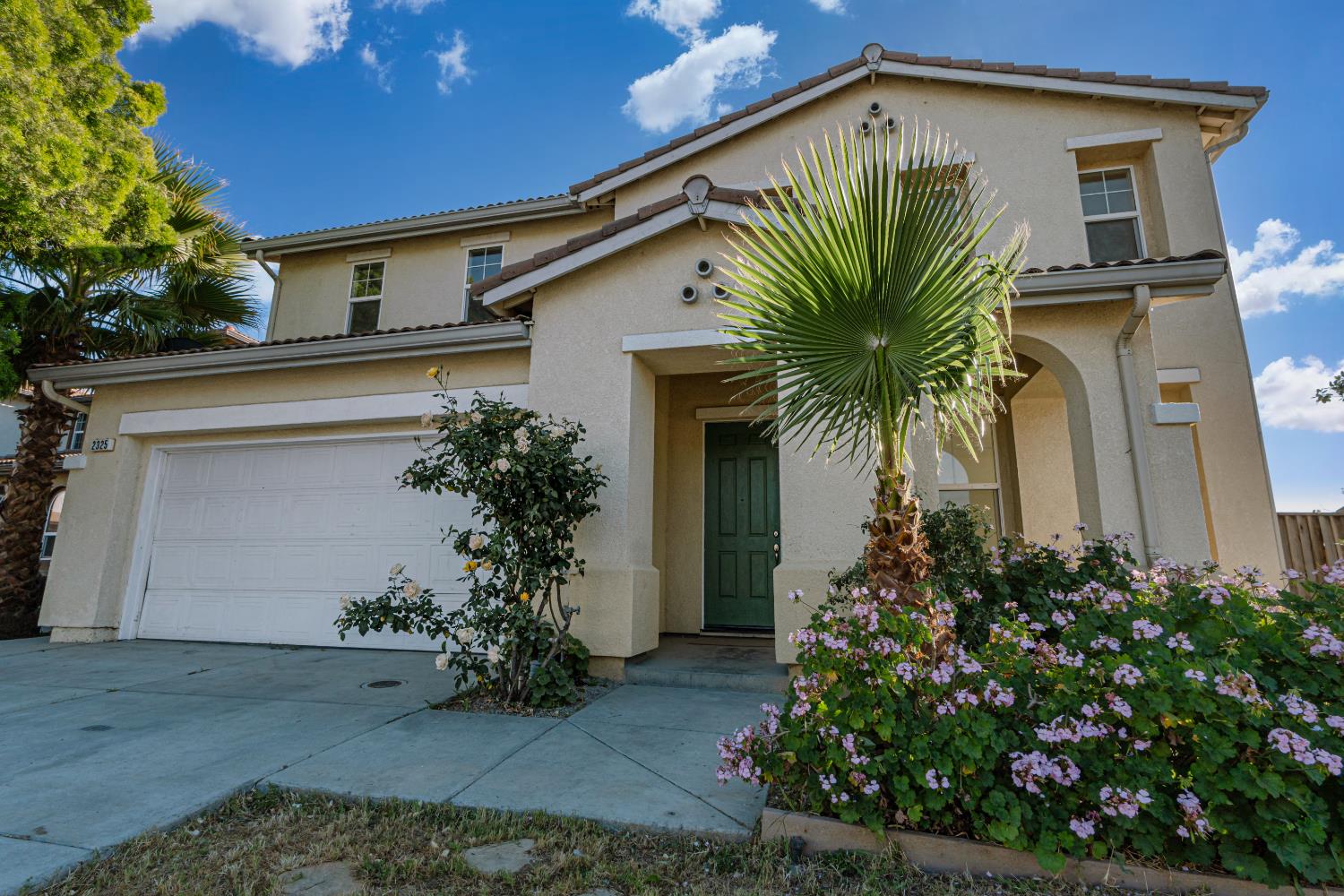 2325 S Creekside Dr, Los Banos, CA 93635