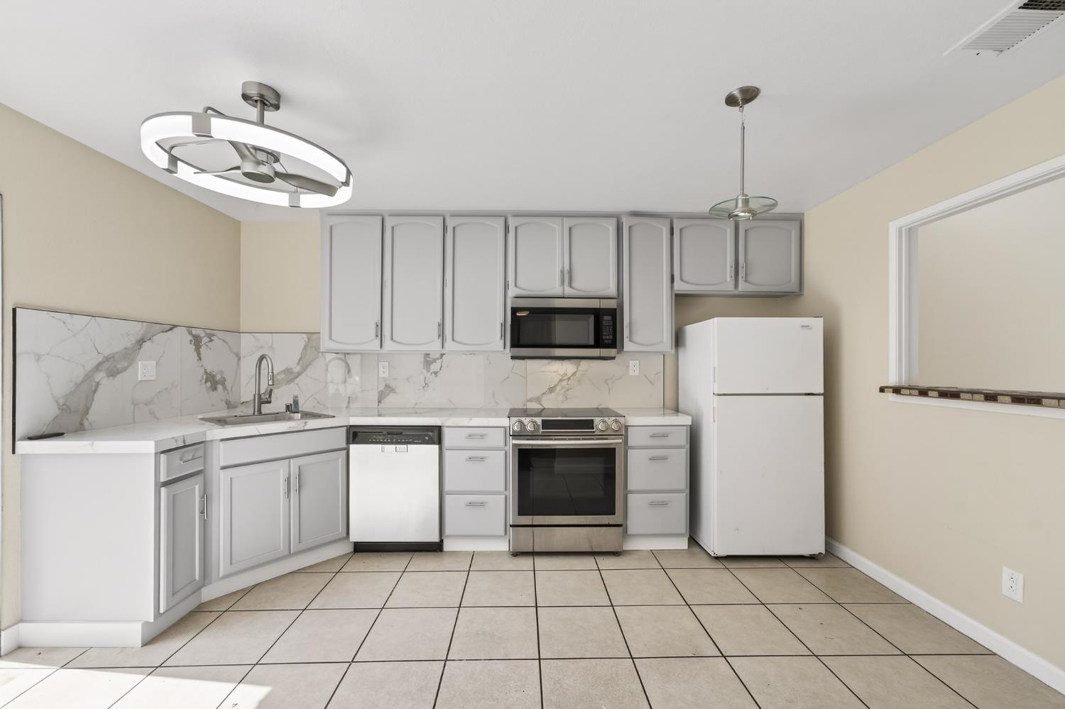 2104 Sharon Way, Modesto, CA 95350