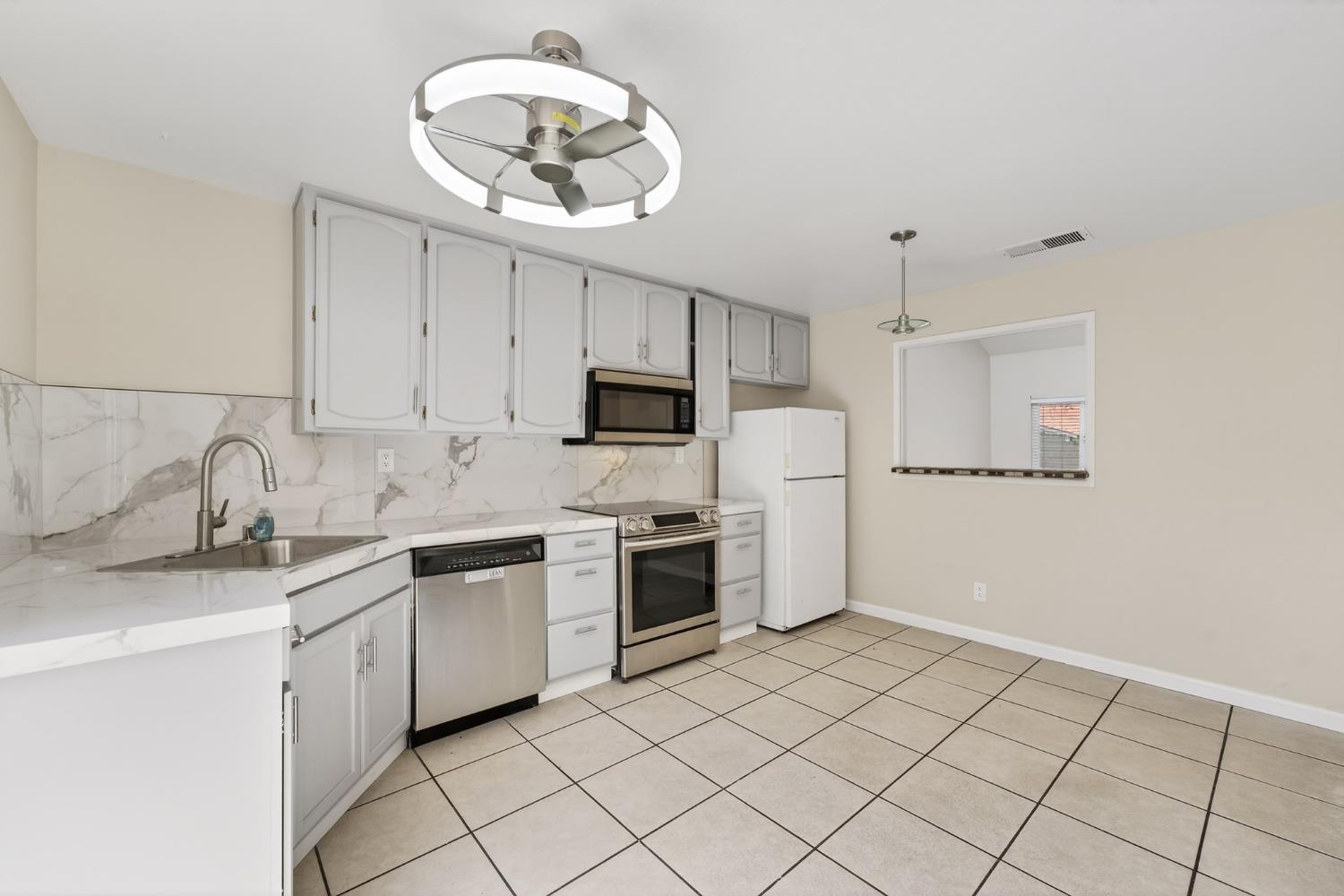 2104 Sharon Way, Modesto, CA 95350