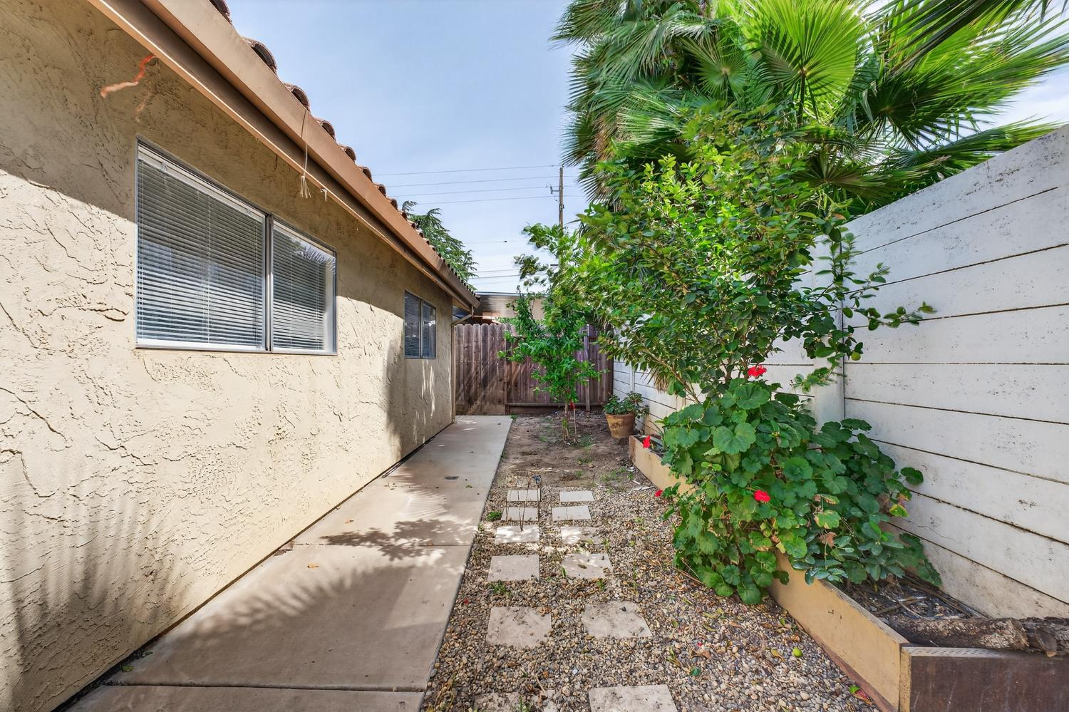 2104 Sharon Way, Modesto, CA 95350