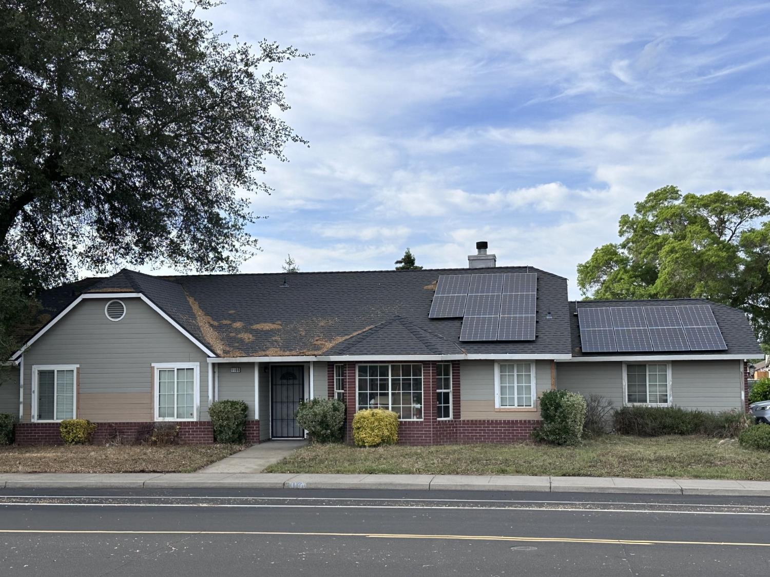 1196 E J St, Oakdale, CA 95361