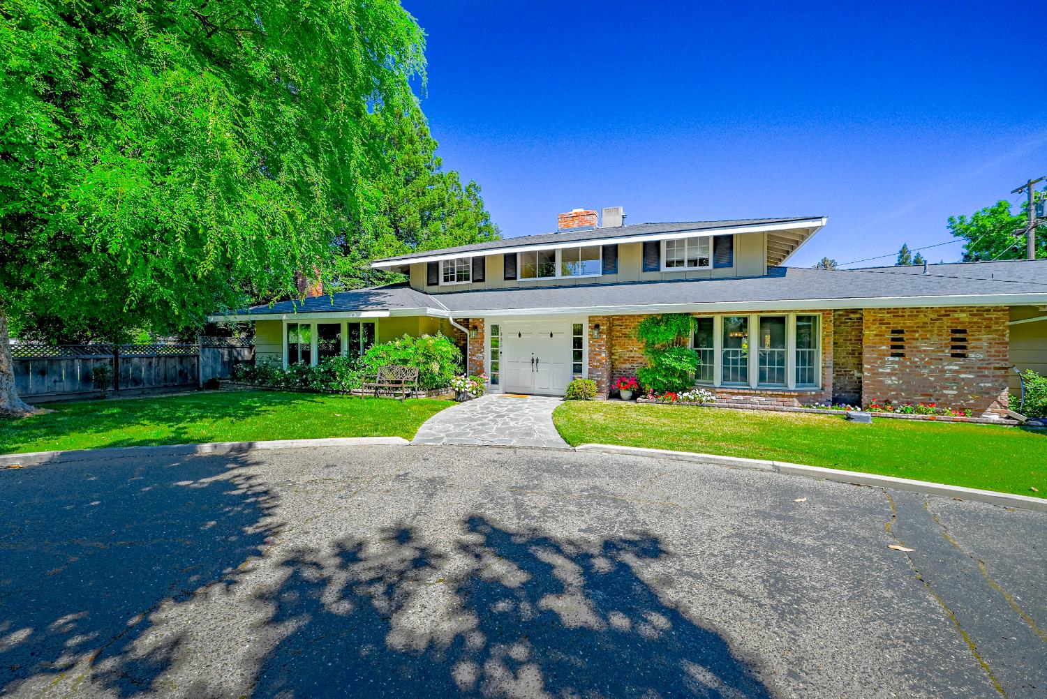 1035 E North Bear Creek Dr, Merced, CA 95340