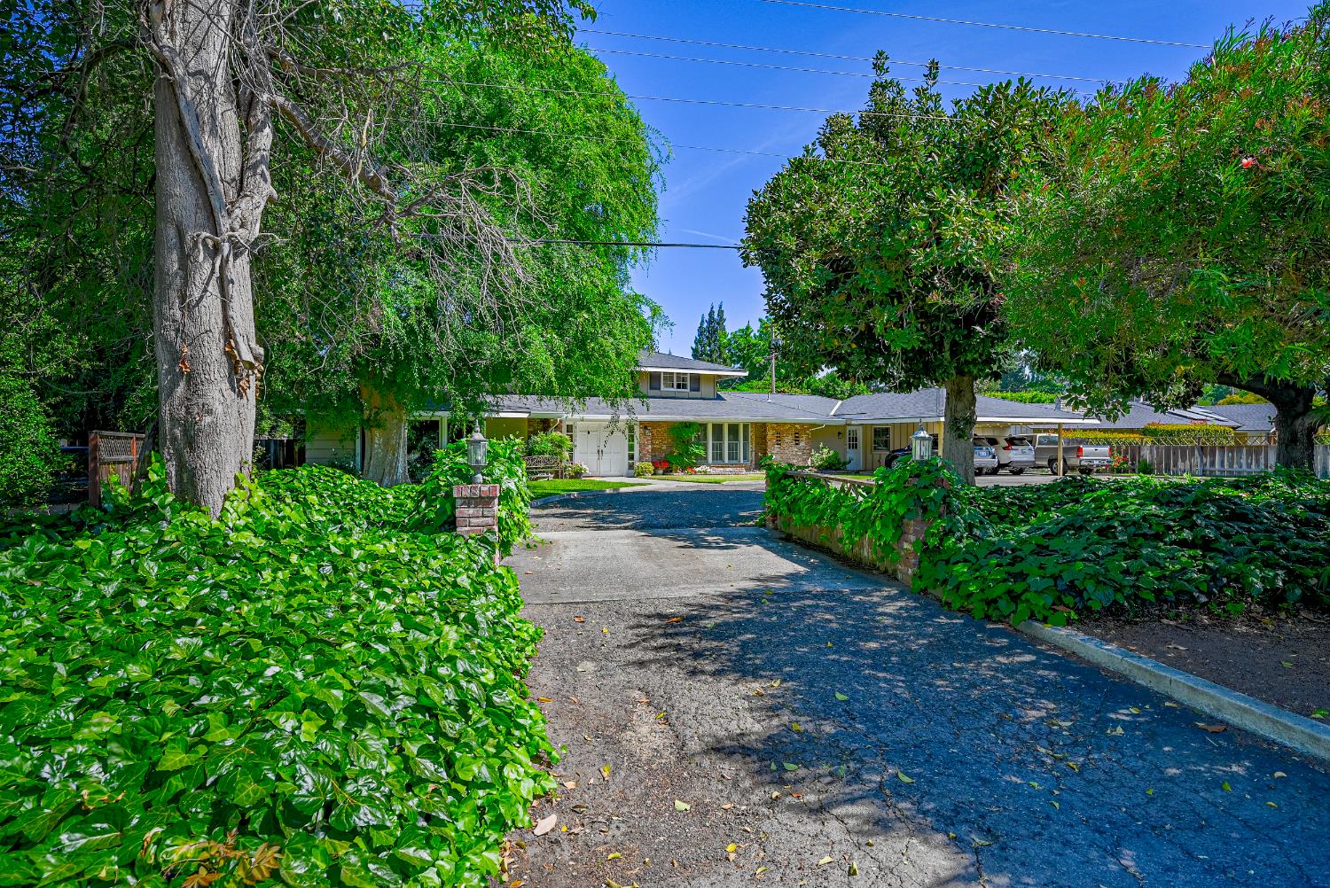 1035 E North Bear Creek Dr, Merced, CA 95340