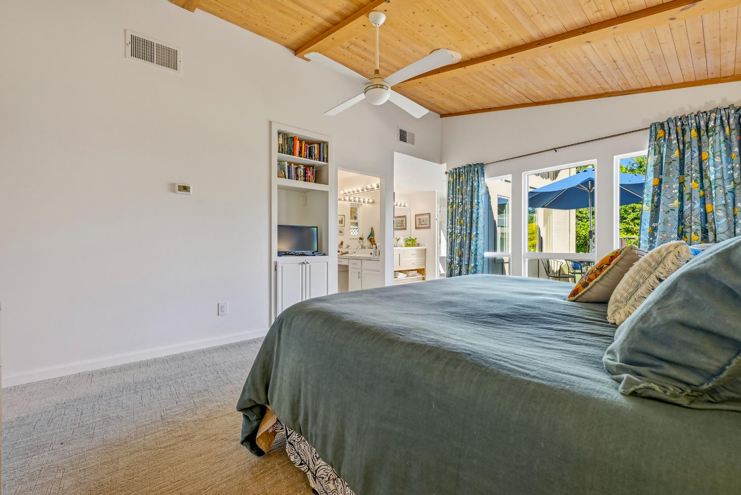 1035 E North Bear Creek Dr, Merced, CA 95340