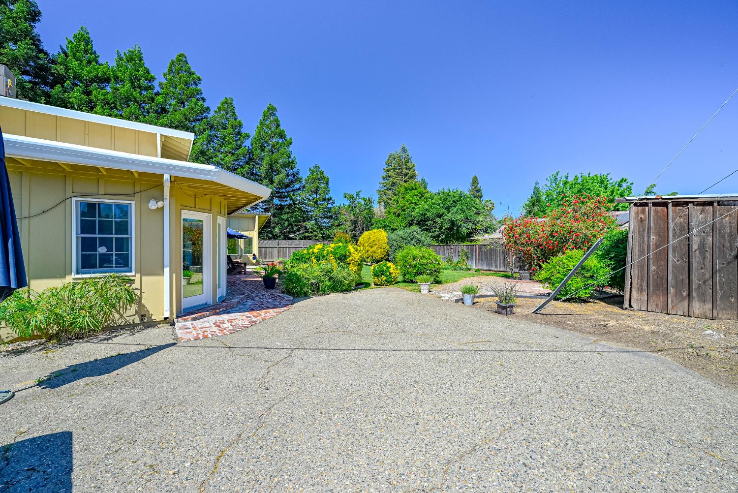 1035 E North Bear Creek Dr, Merced, CA 95340