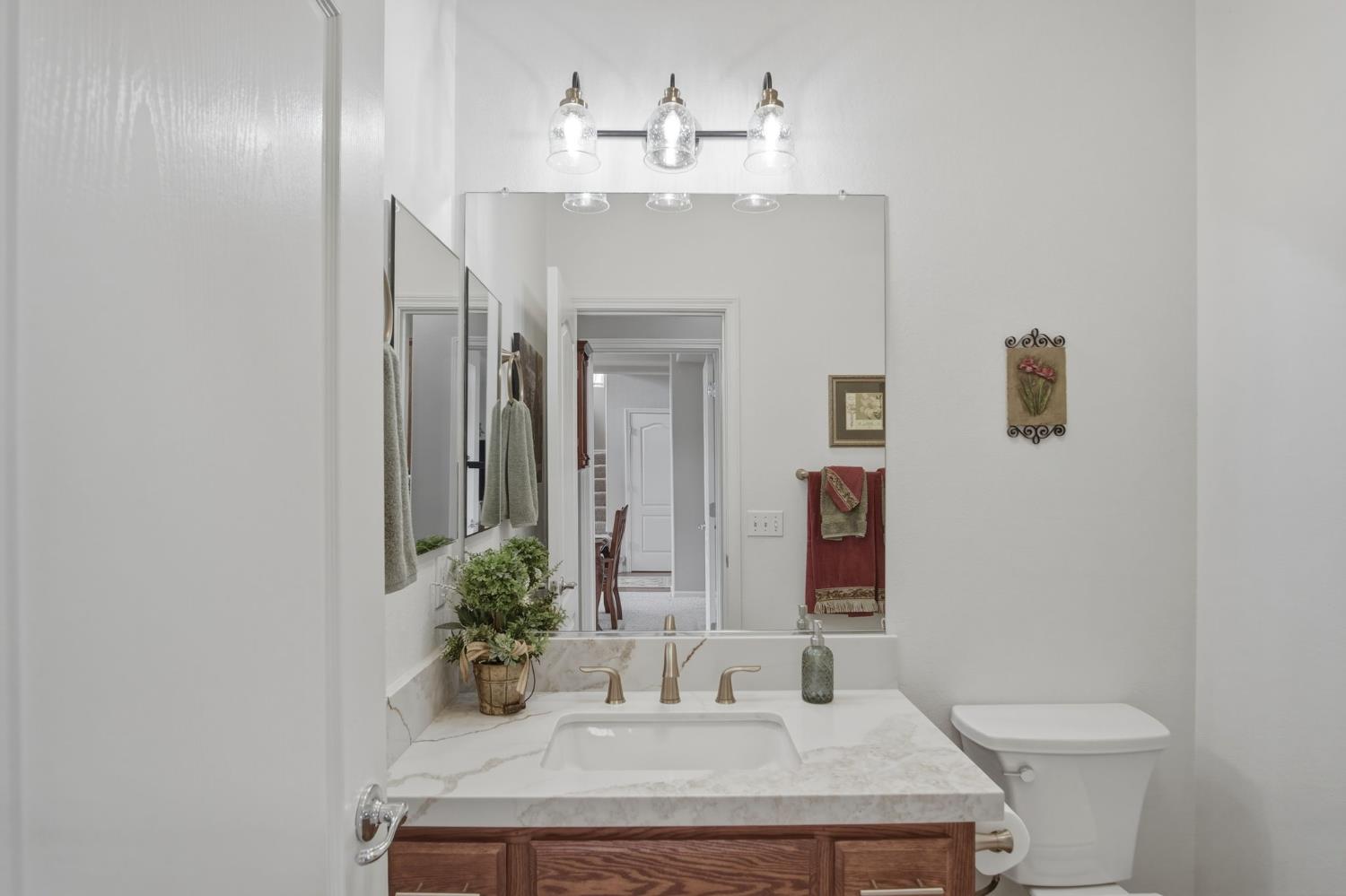 2117 B Vincent Ave, Hughson, CA 95326