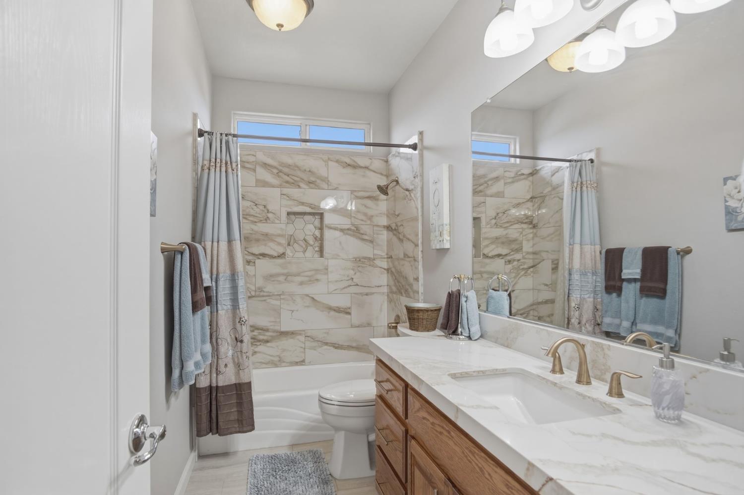 2117 B Vincent Ave, Hughson, CA 95326