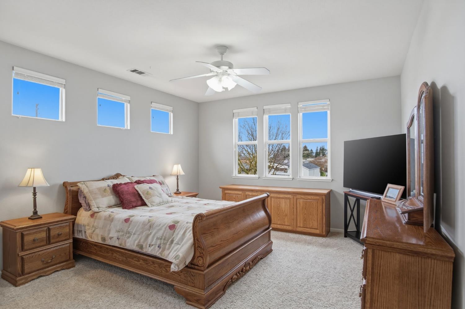 2117 B Vincent Ave, Hughson, CA 95326