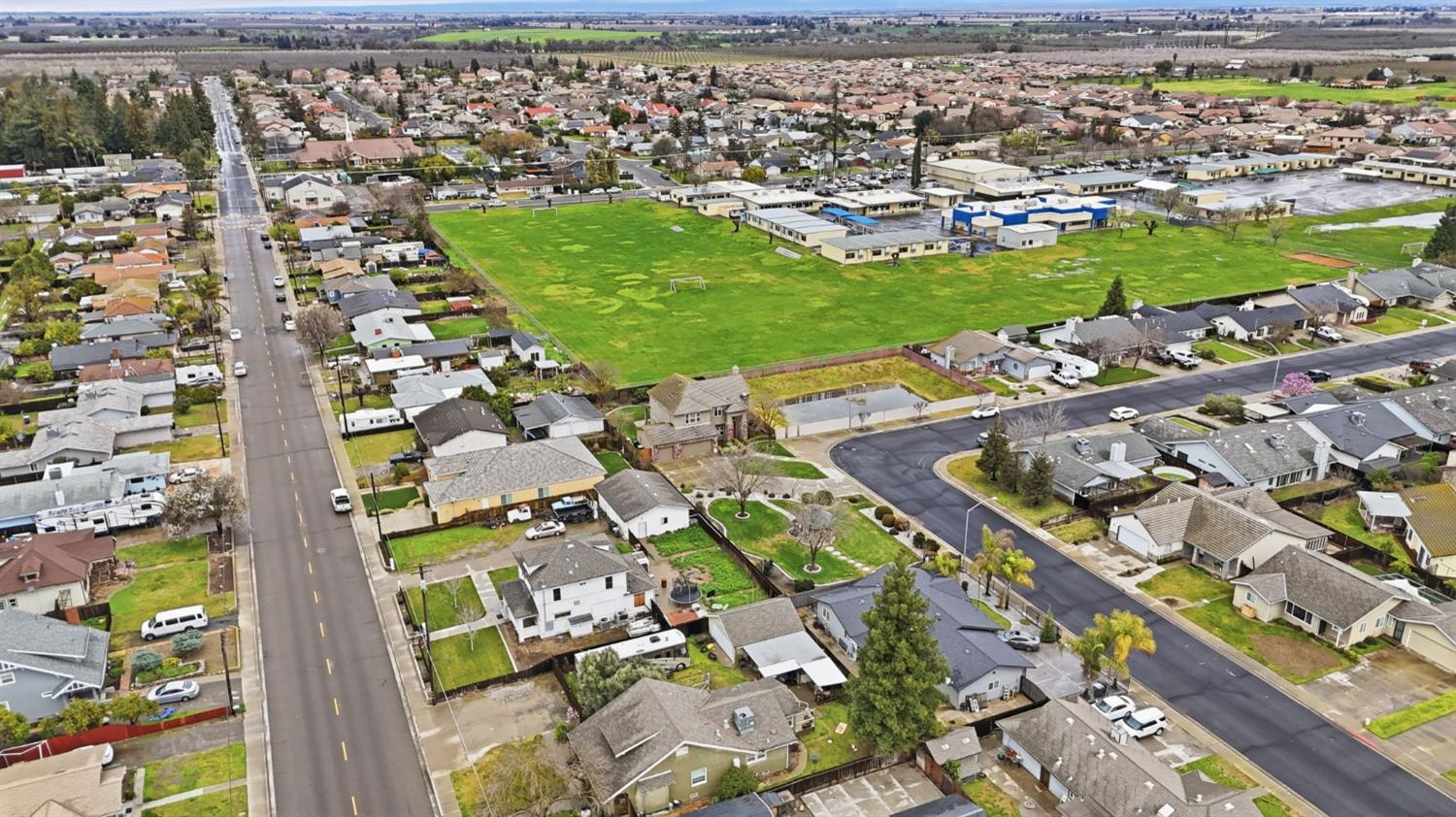 2117 B Vincent Ave, Hughson, CA 95326