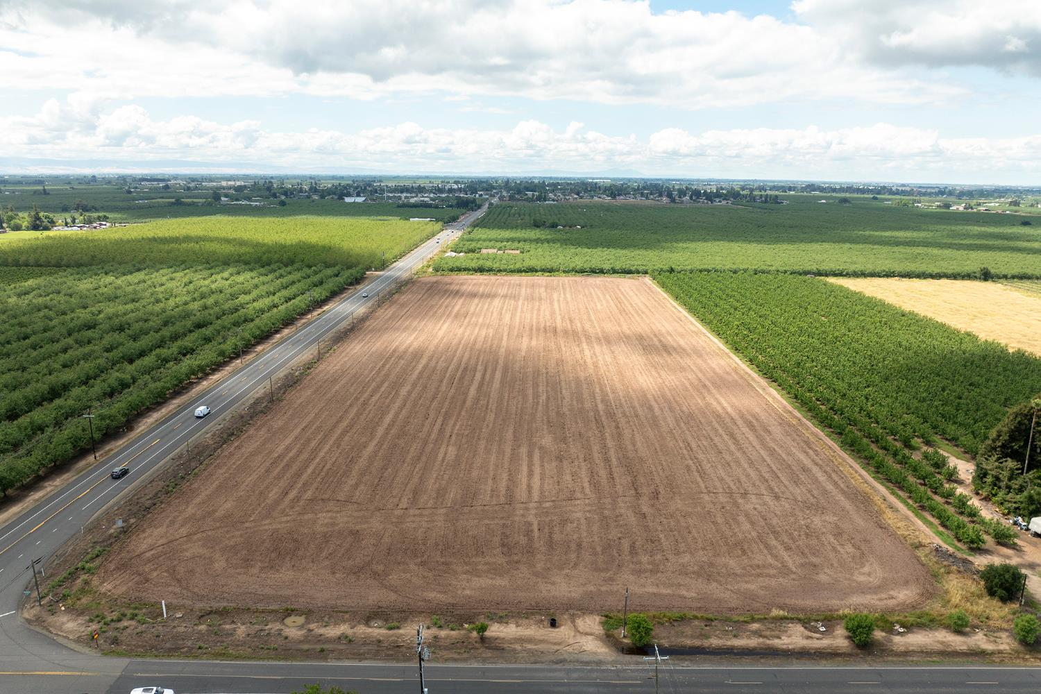 18305 S Steinegul Rd, Escalon, CA 95320