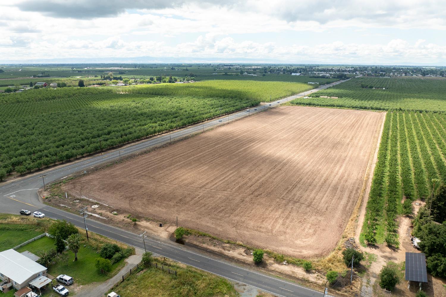 18305 S Steinegul Rd, Escalon, CA 95320