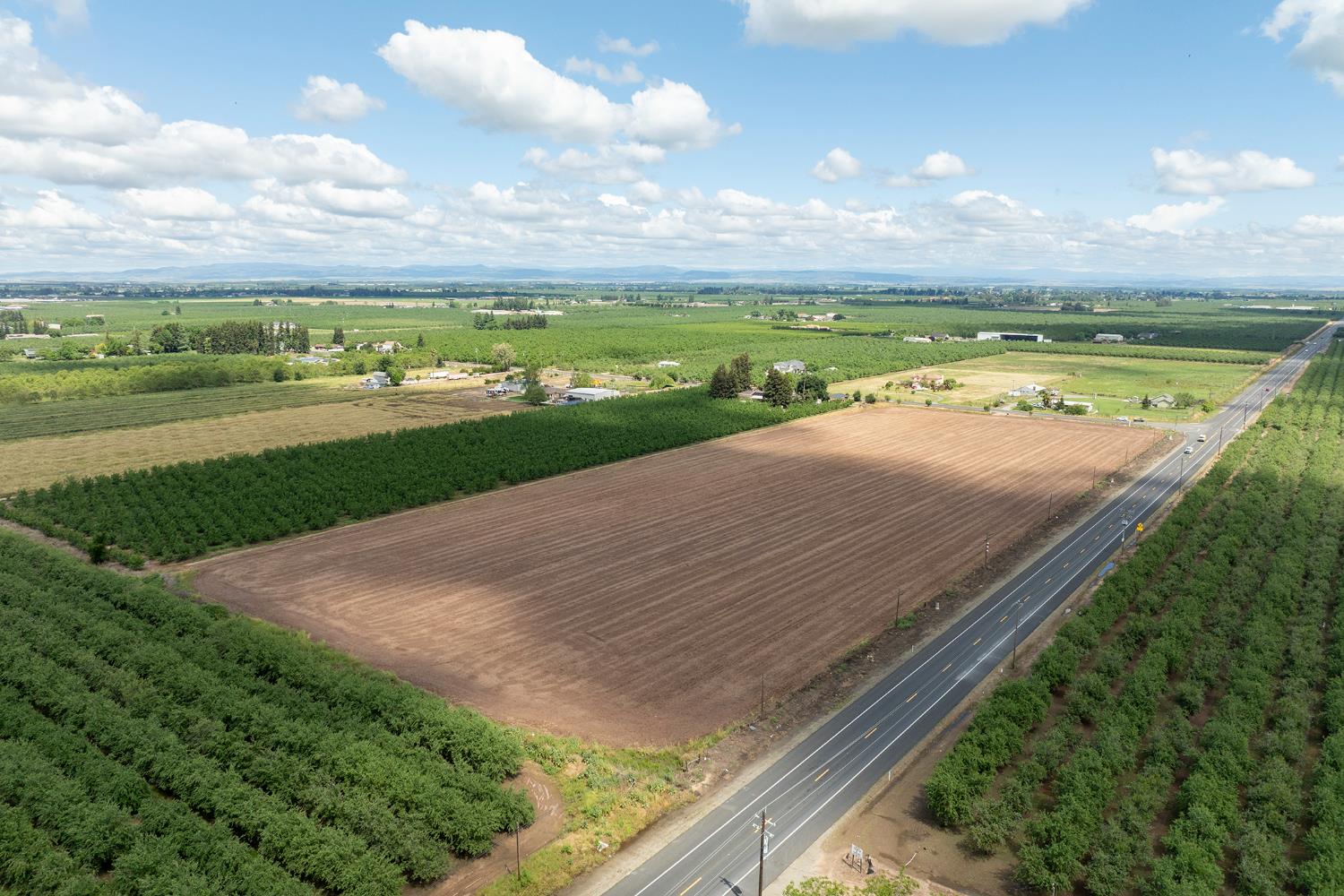 18305 S Steinegul Rd, Escalon, CA 95320