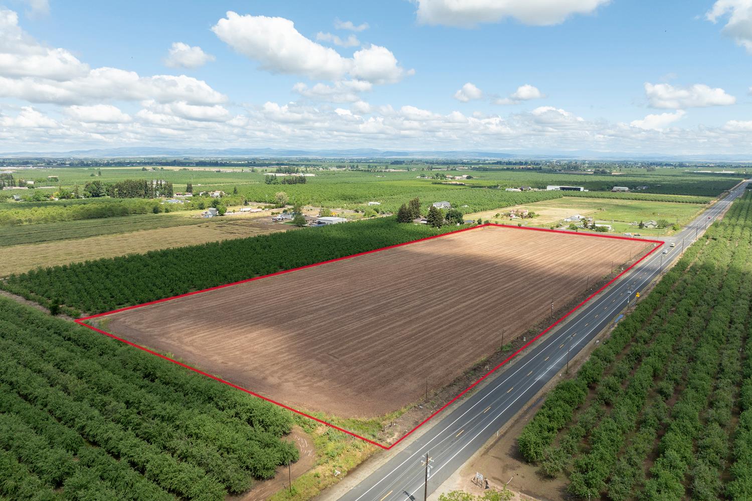 18305 S Steinegul Rd, Escalon, CA 95320