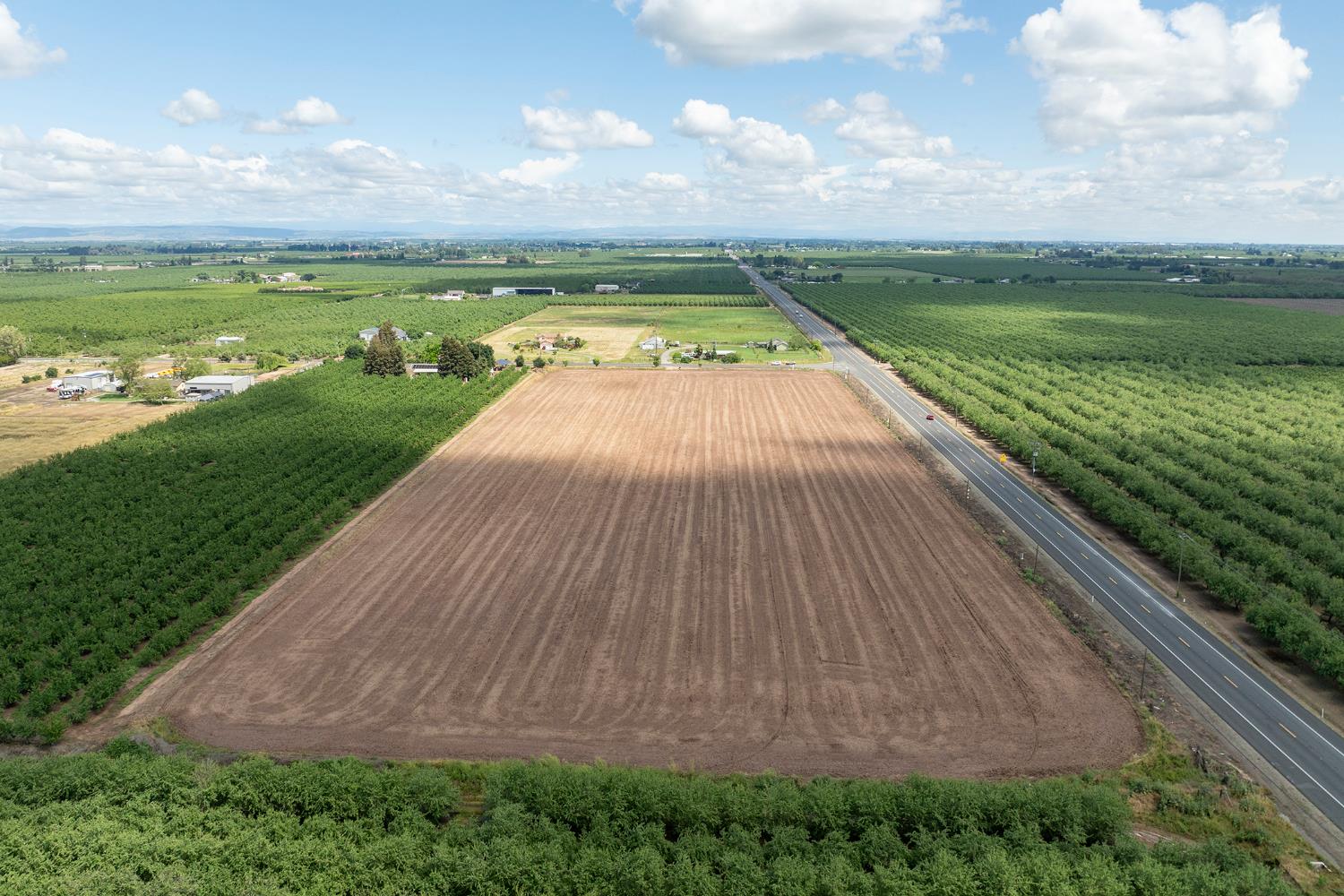 18305 S Steinegul Rd, Escalon, CA 95320