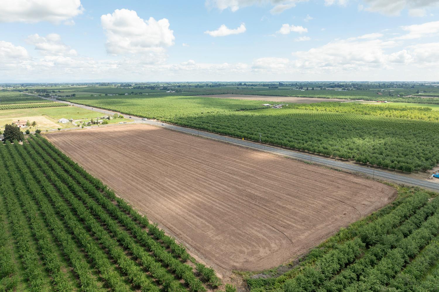 18305 S Steinegul Rd, Escalon, CA 95320