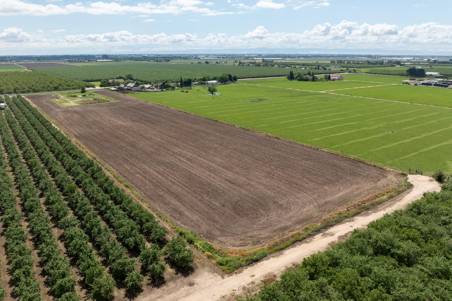 26149 Edwards Ave, Escalon, CA 95320