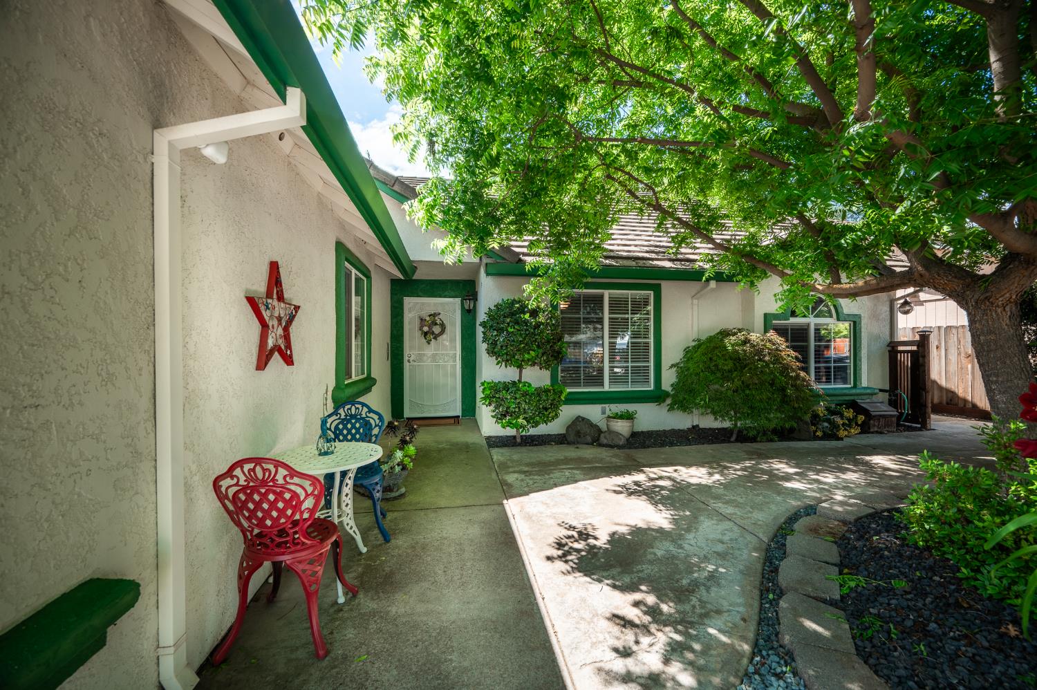 1253 River Bluff Dr, Oakdale, CA 95361