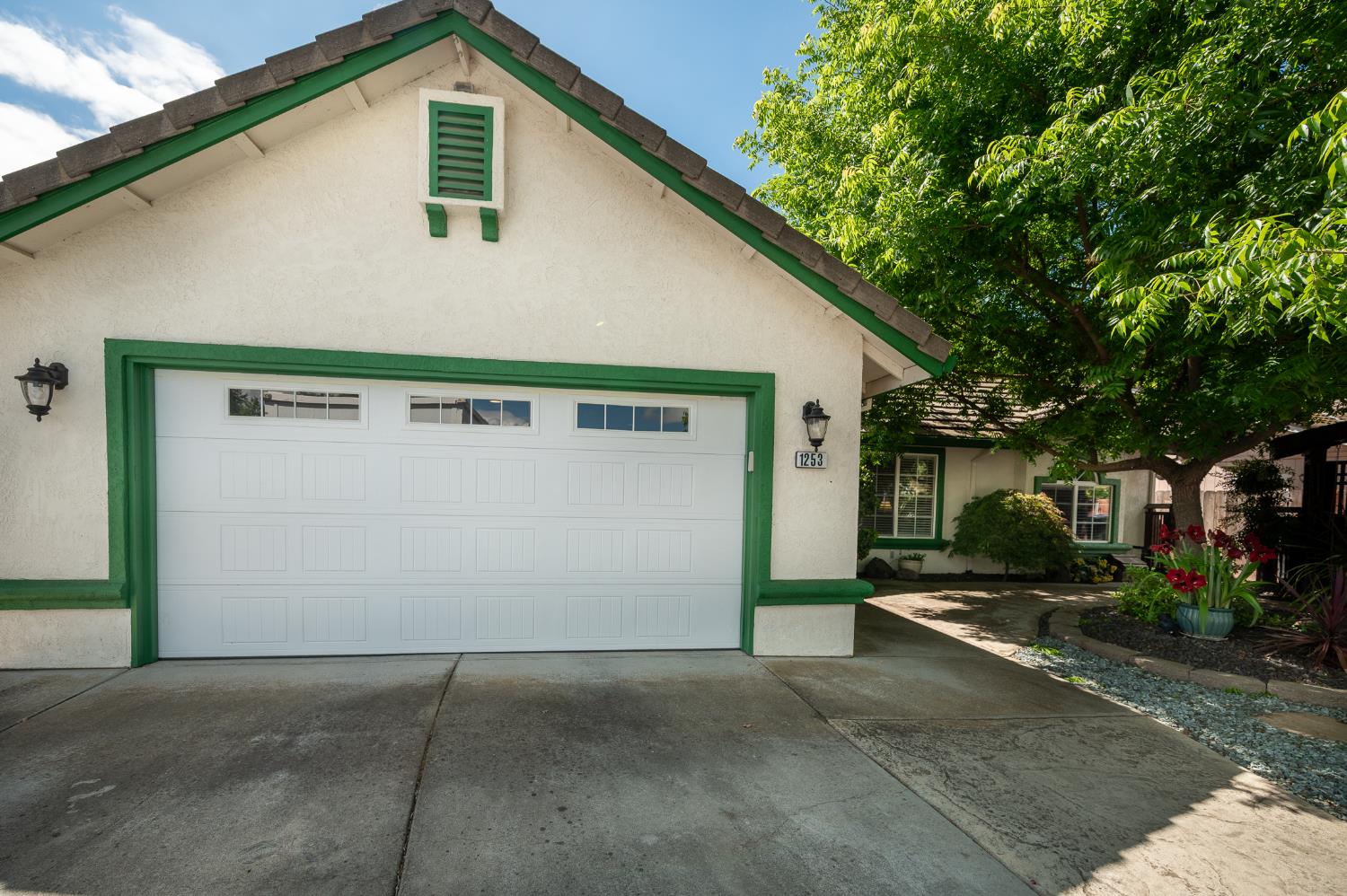 1253 River Bluff Dr, Oakdale, CA 95361