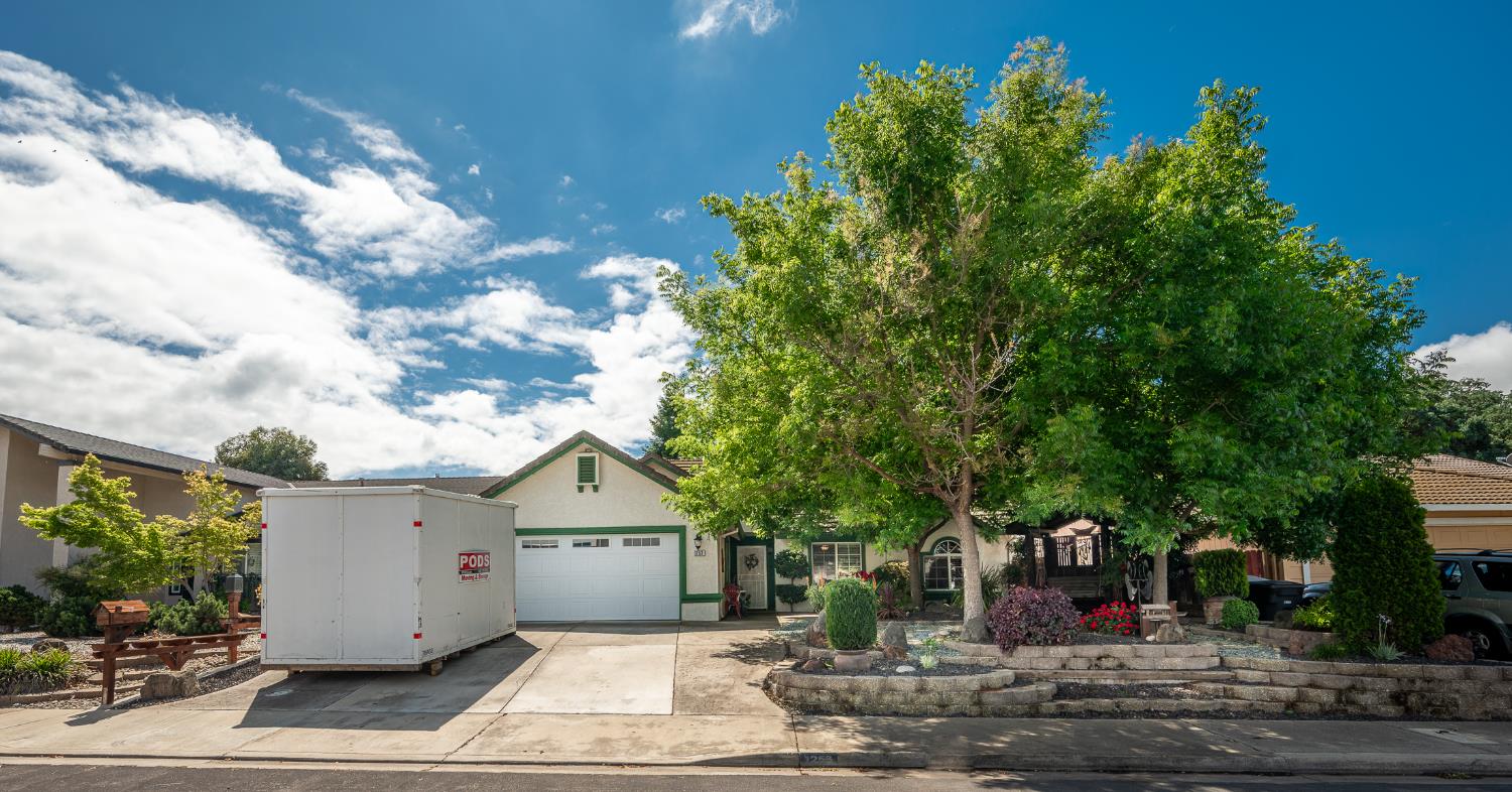 1253 River Bluff Dr, Oakdale, CA 95361