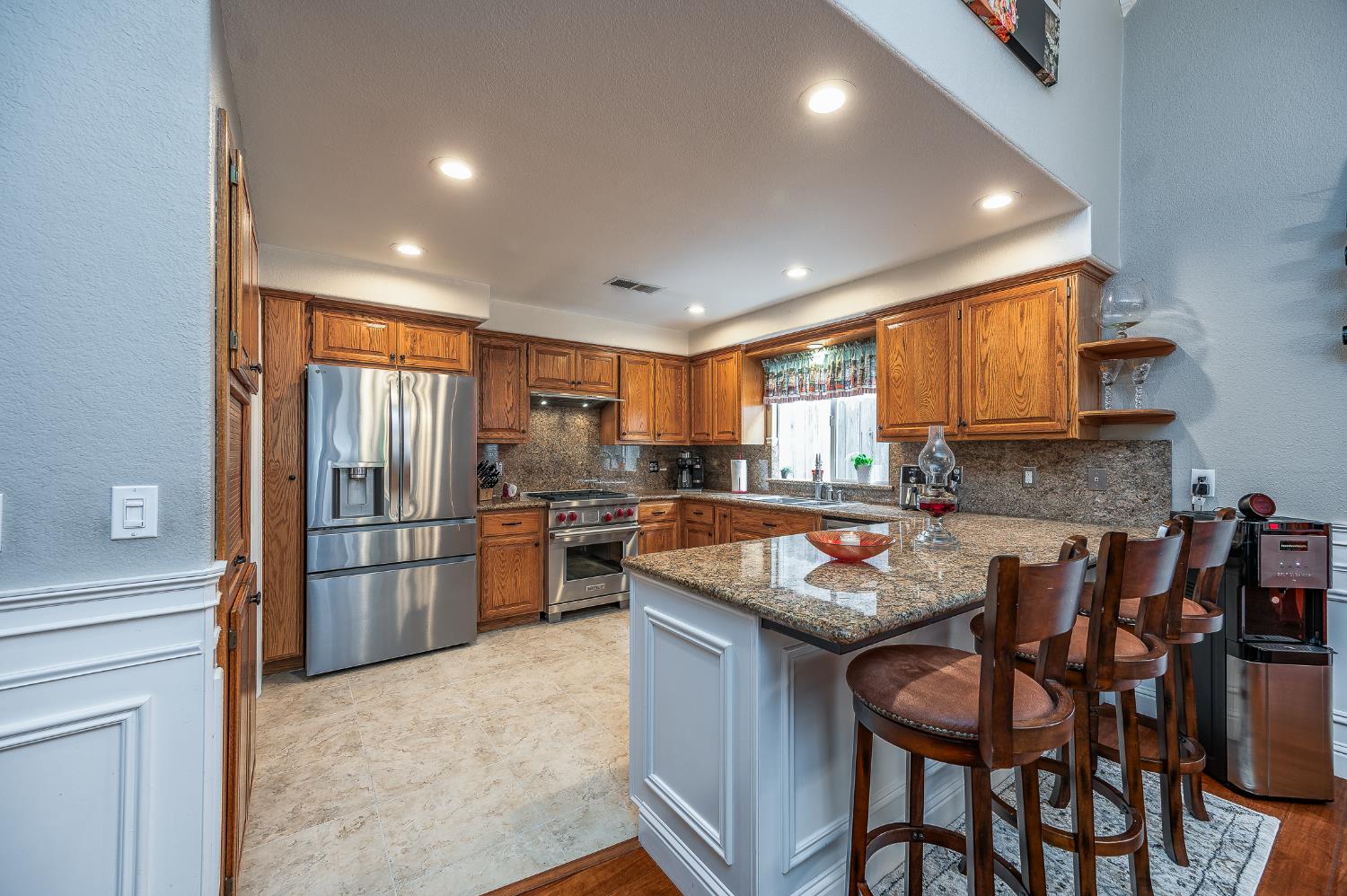 1253 River Bluff Dr, Oakdale, CA 95361