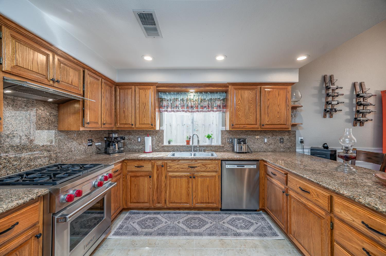 1253 River Bluff Dr, Oakdale, CA 95361