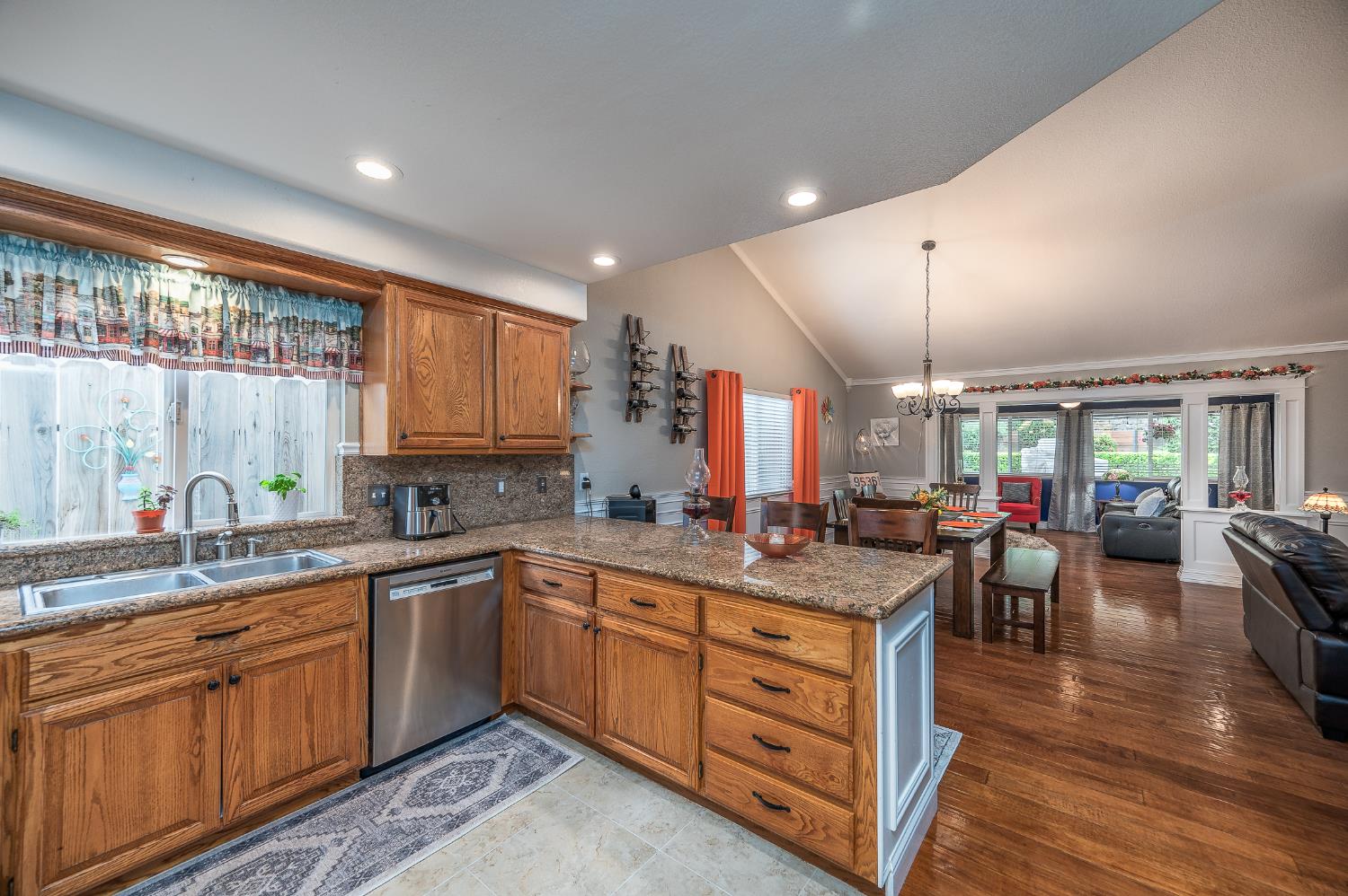 1253 River Bluff Dr, Oakdale, CA 95361