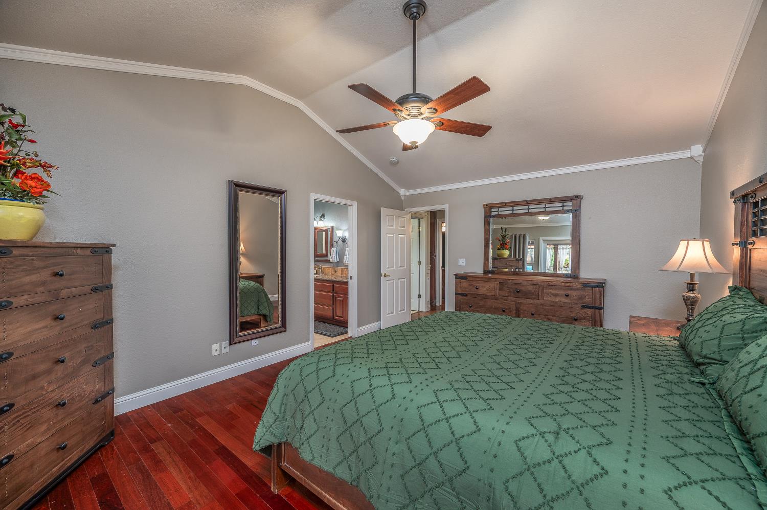 1253 River Bluff Dr, Oakdale, CA 95361