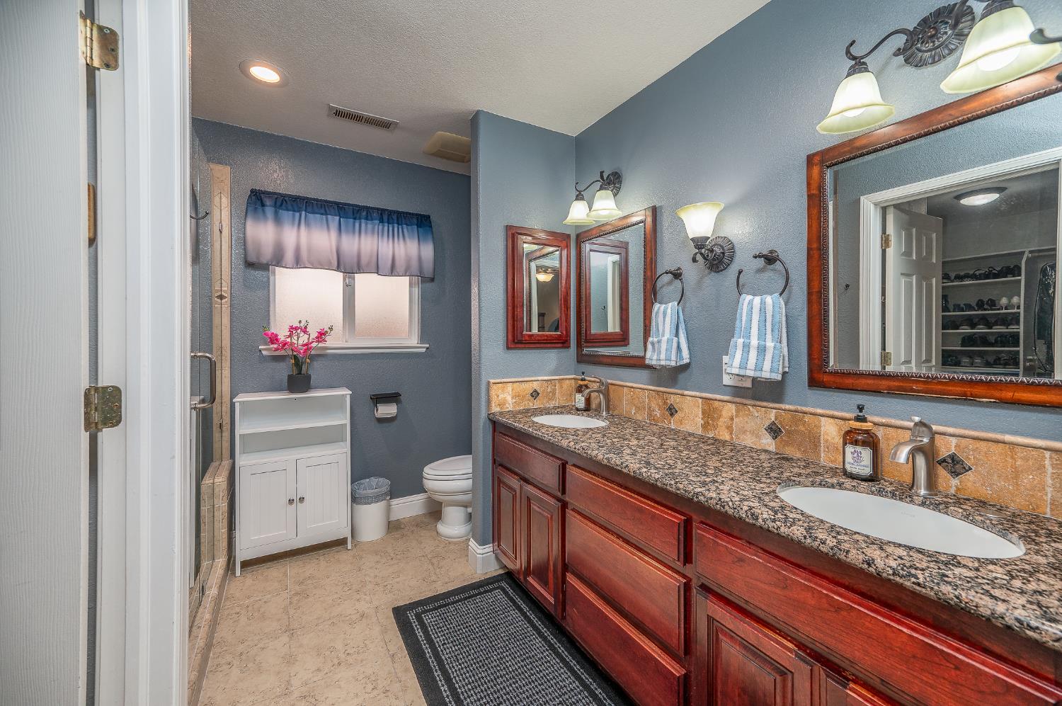 1253 River Bluff Dr, Oakdale, CA 95361