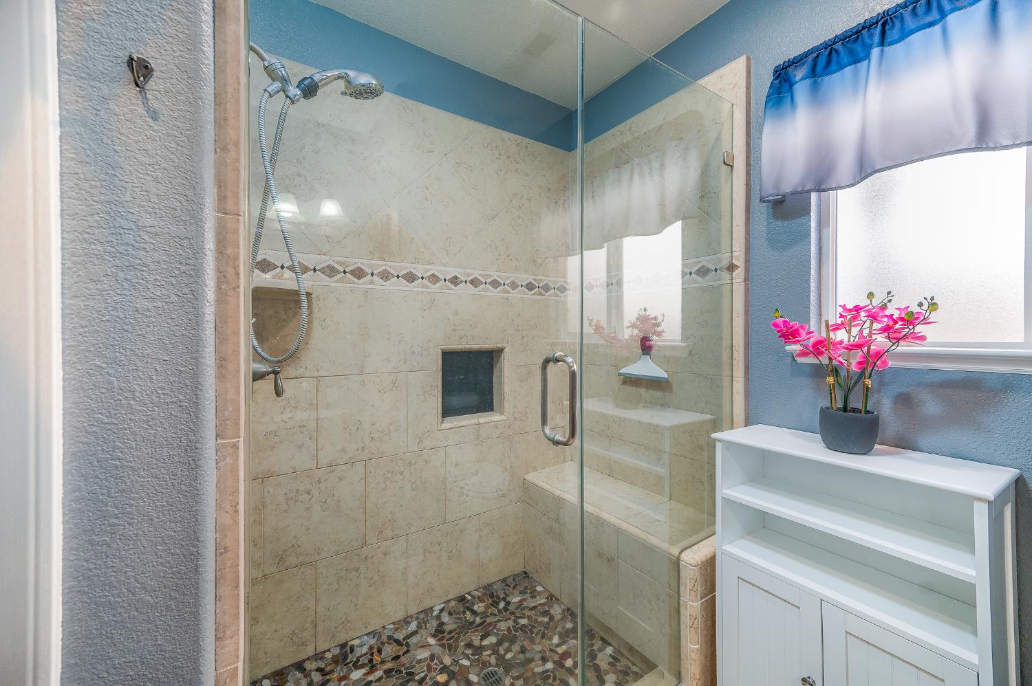 1253 River Bluff Dr, Oakdale, CA 95361