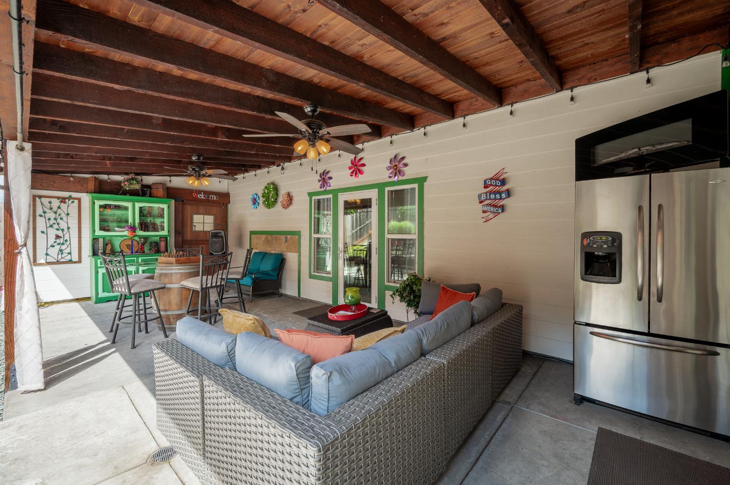 1253 River Bluff Dr, Oakdale, CA 95361