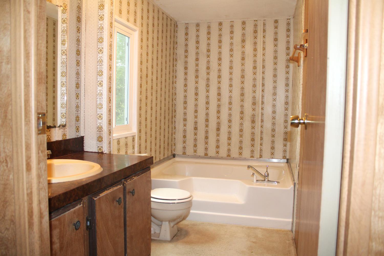 900 Old Stockton #124, Oakdale, CA 95361