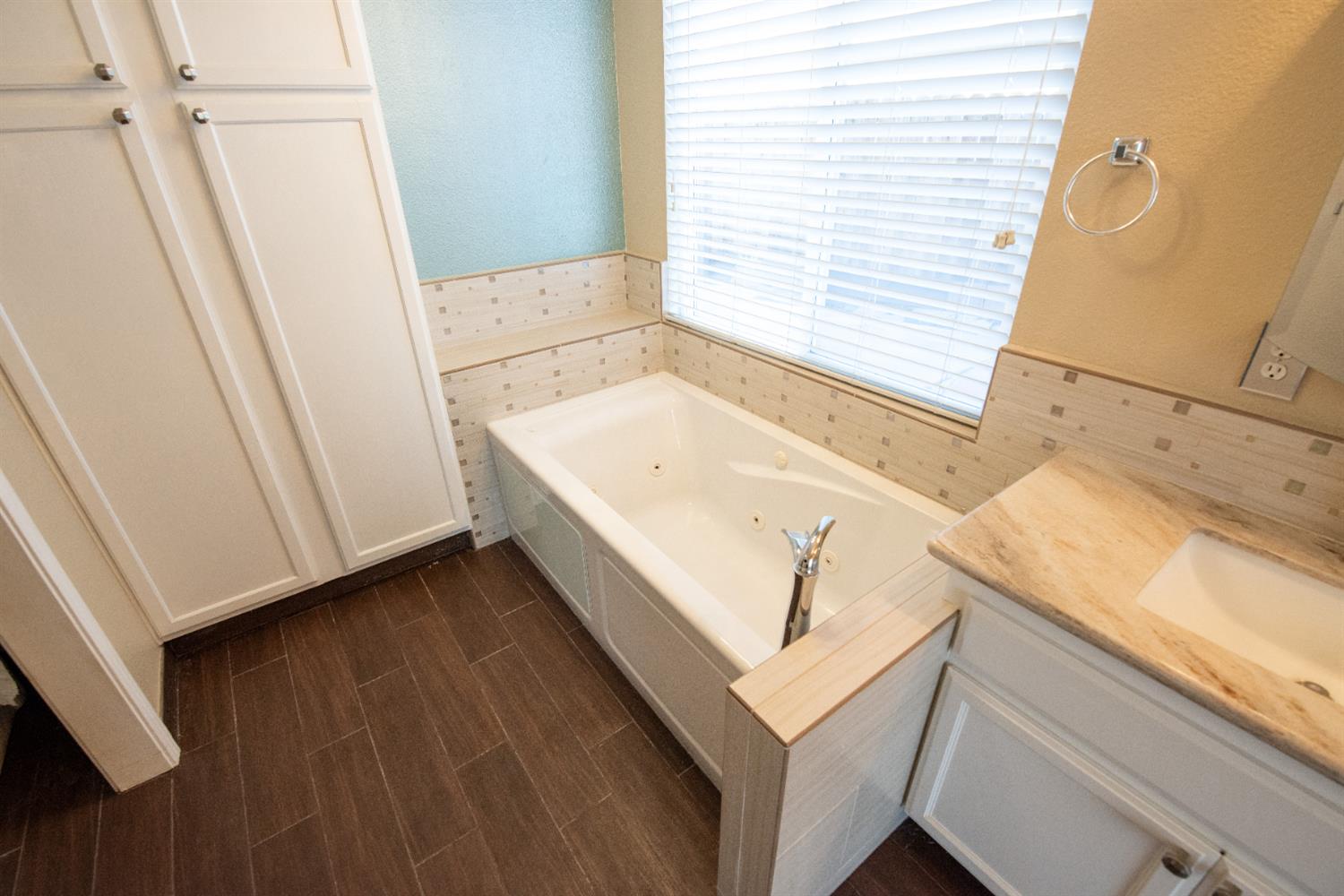 3601 Chant Dr, Modesto, CA 95355