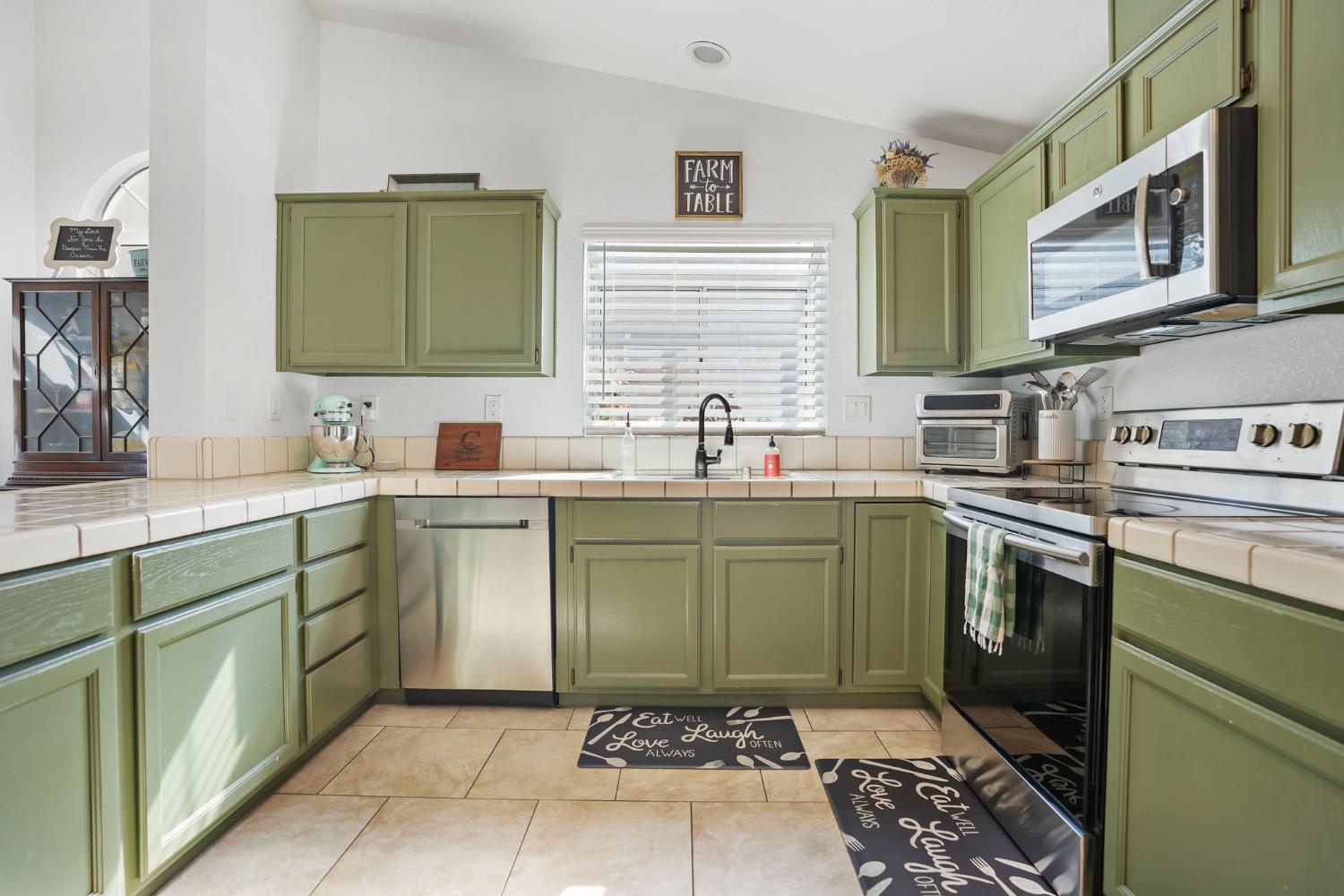 2354 Country Manor Dr, Riverbank, CA 95367