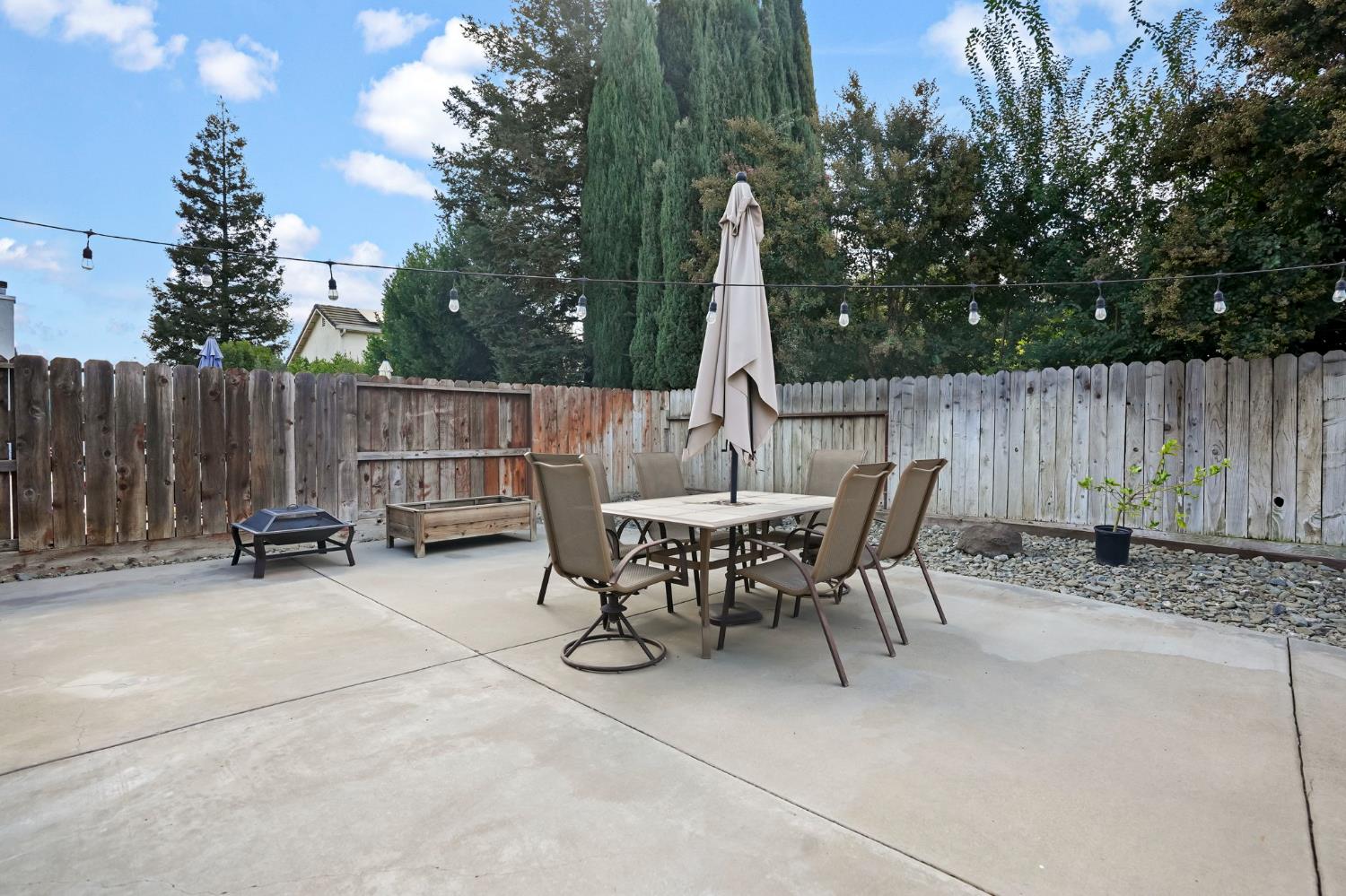 2354 Country Manor Dr, Riverbank, CA 95367