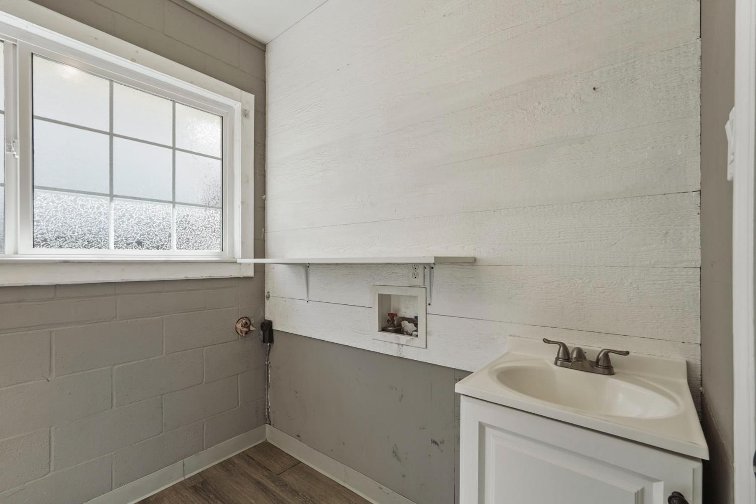 281 Lambuth Ave, Oakdale, CA 95361