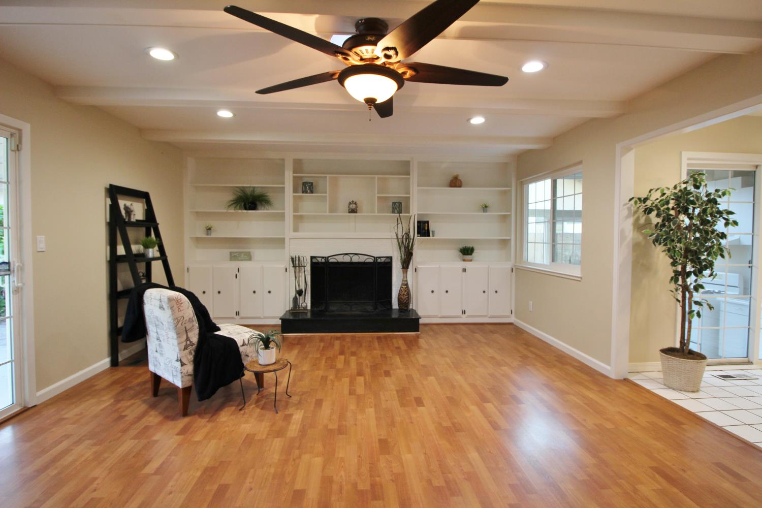 302 Leveland Ln, Modesto, CA 95350