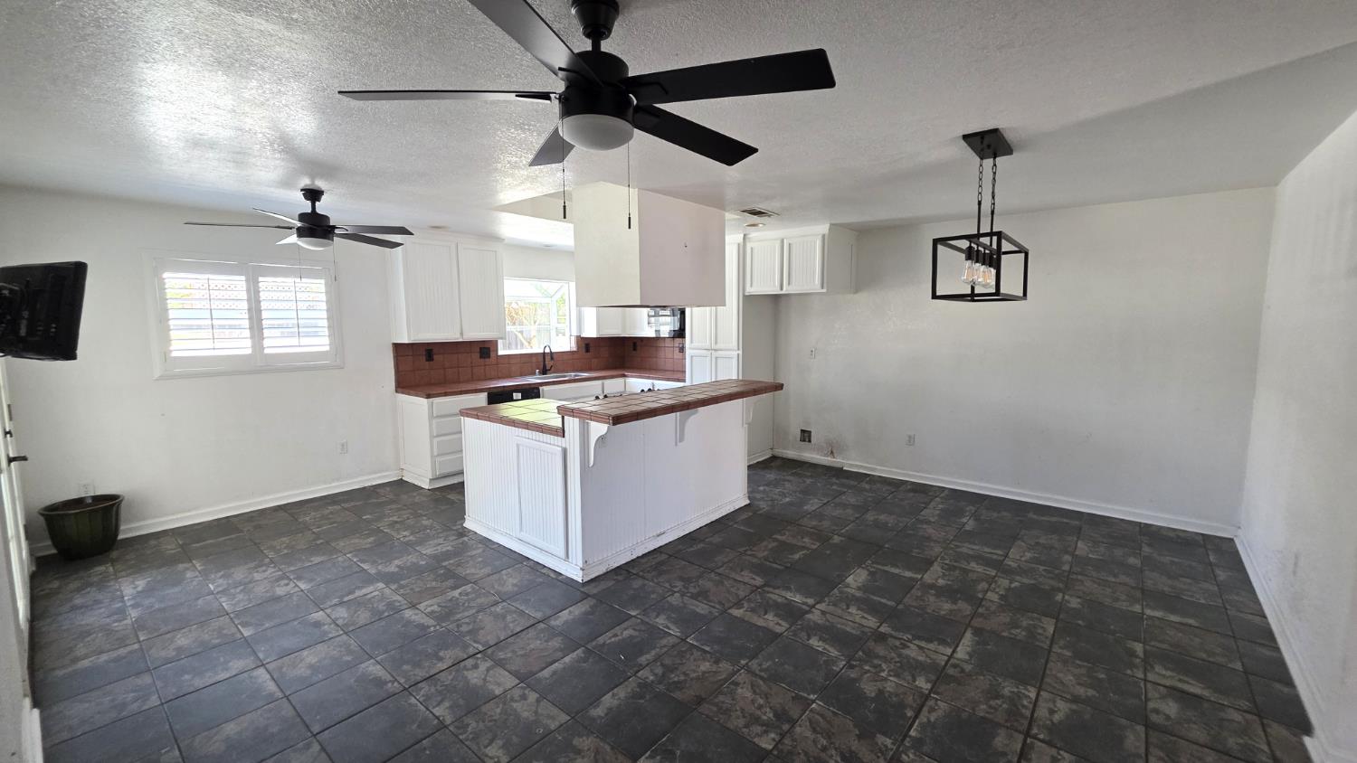 532 County Ct, Ripon, CA 95366