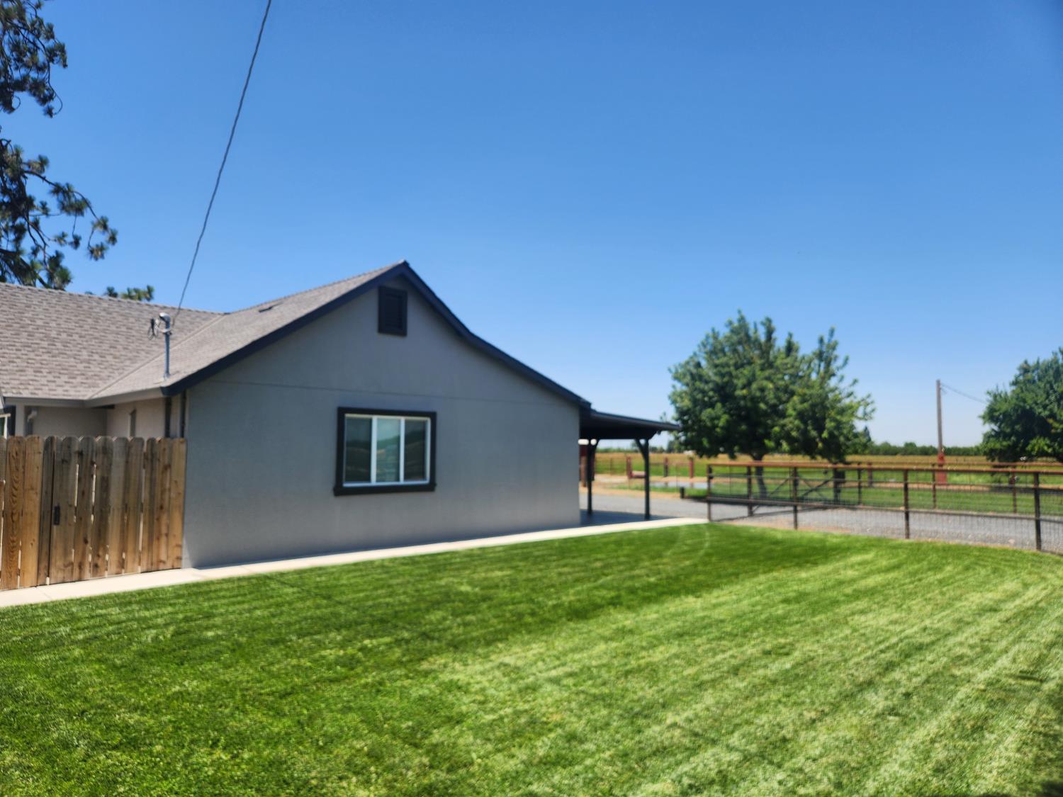 20383 Sutliff Rd, Escalon, CA 95320