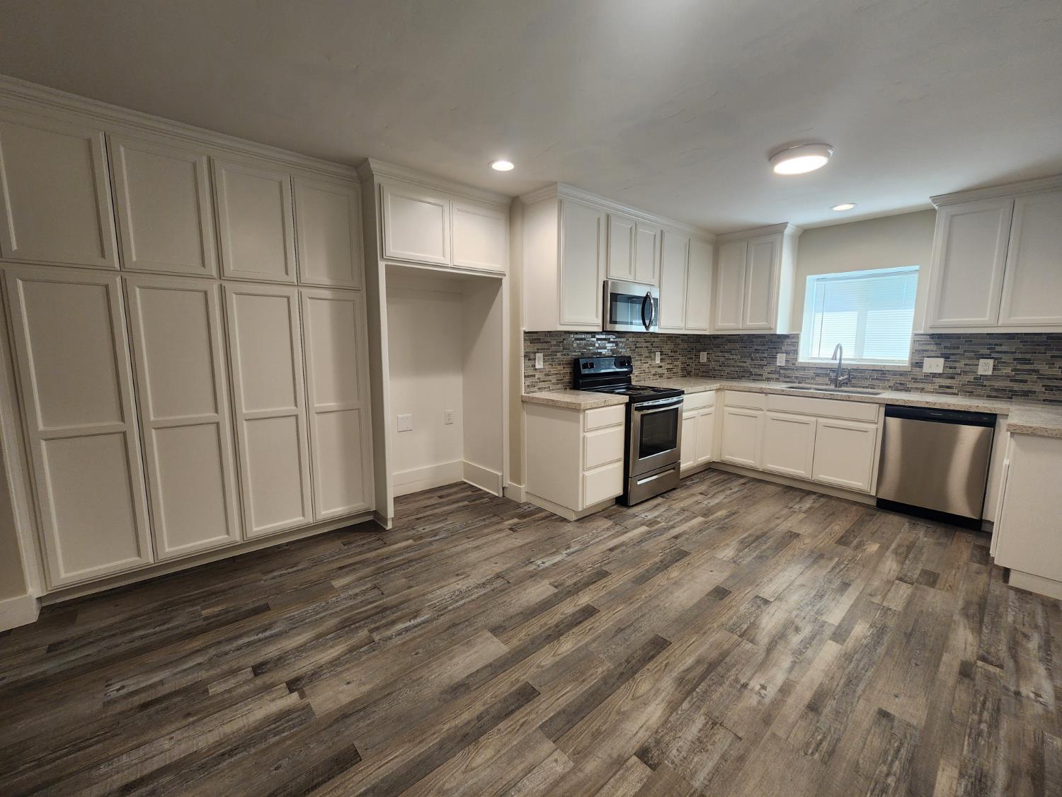 20383 Sutliff Rd, Escalon, CA 95320